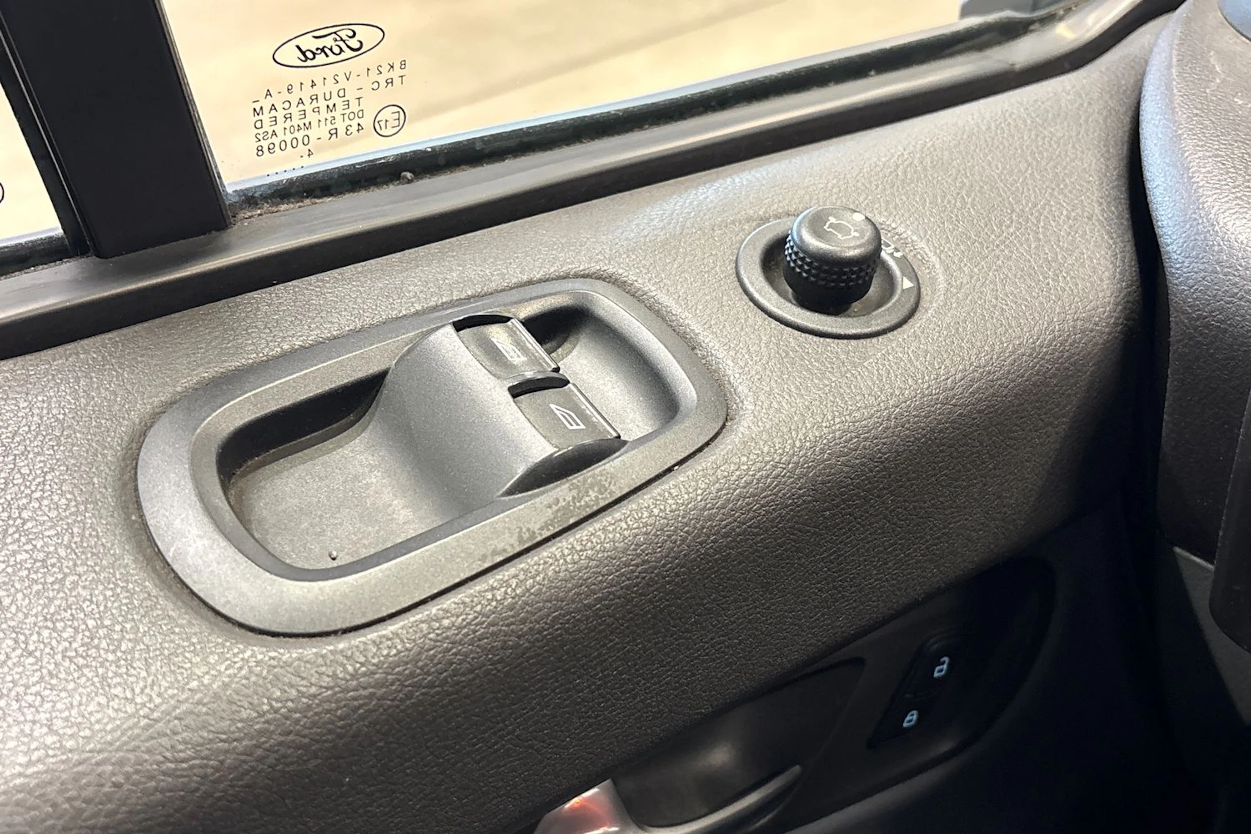 valkoinen Ford Transit Custom 2015 kuva 13.
