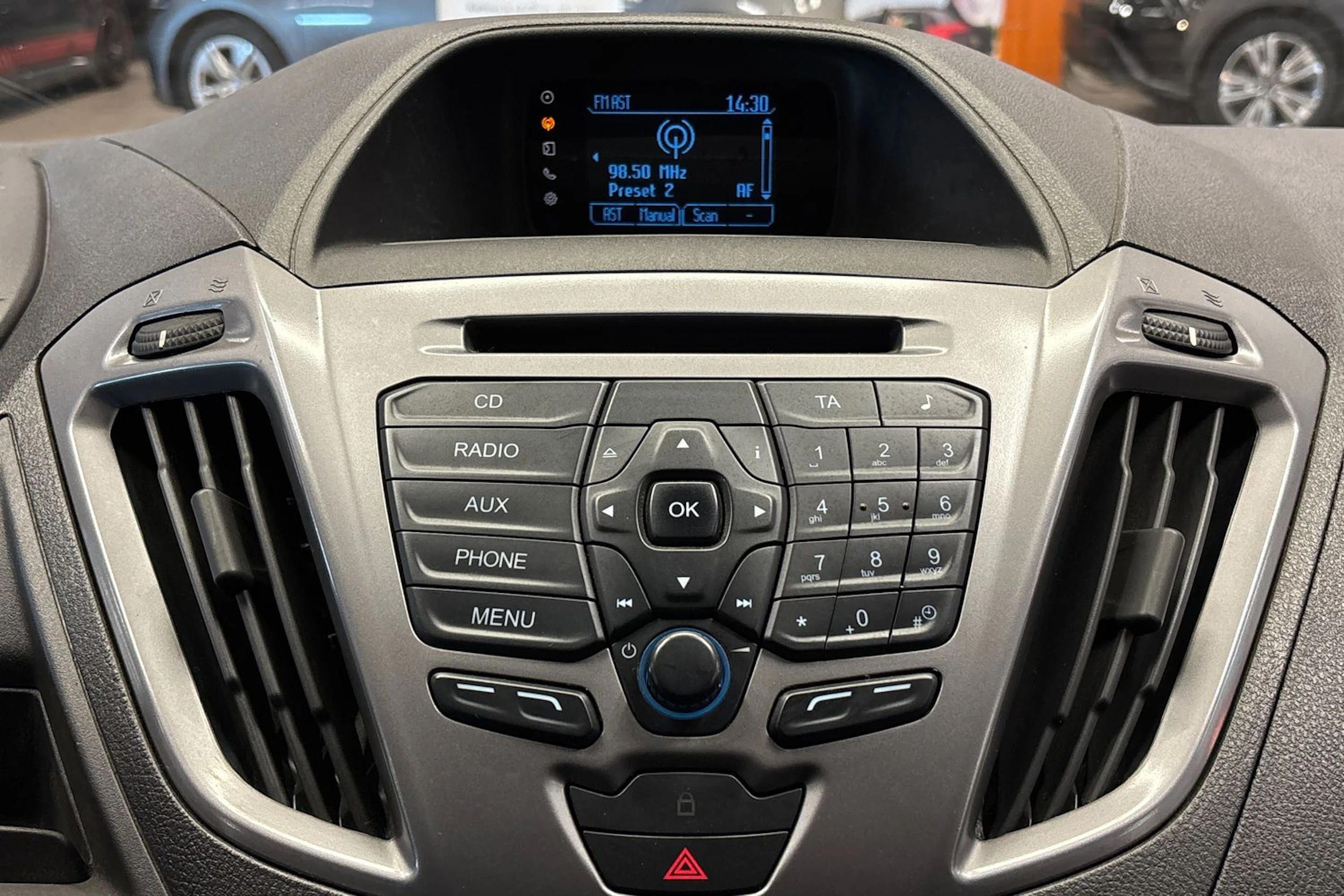 valkoinen Ford Transit Custom 2015 kuva 18.