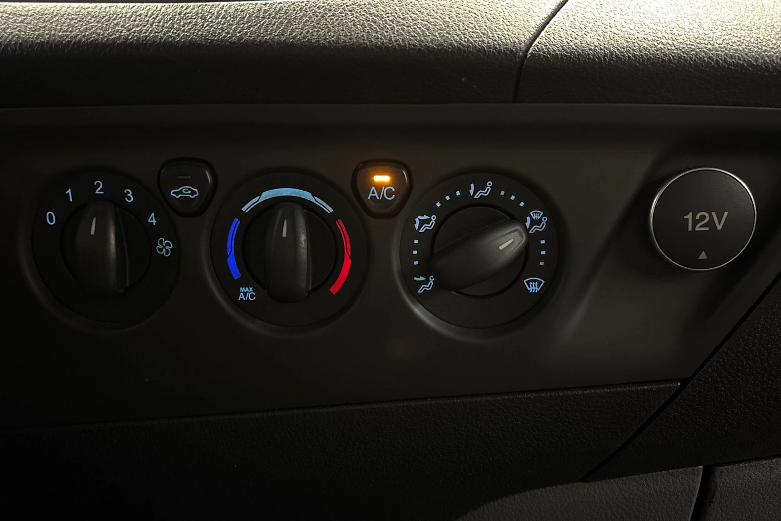 valkoinen Ford Transit Custom 2015 kuva 20.