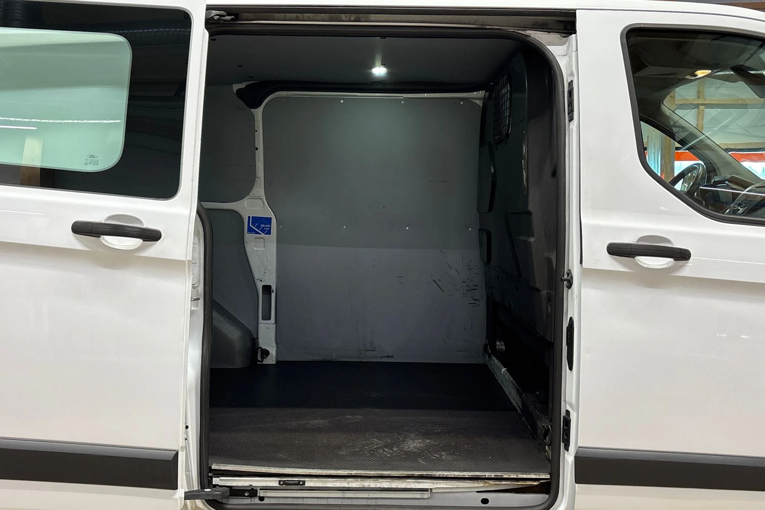 valkoinen Ford Transit Custom 2015 kuva 22.