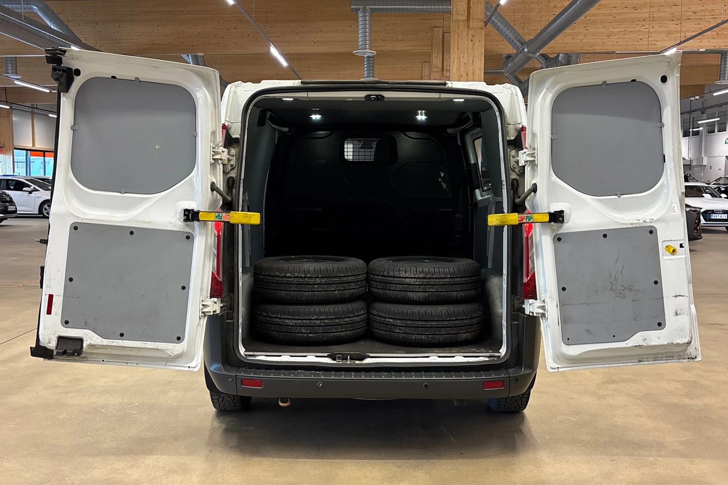 valkoinen Ford Transit Custom 2015 kuva 23.