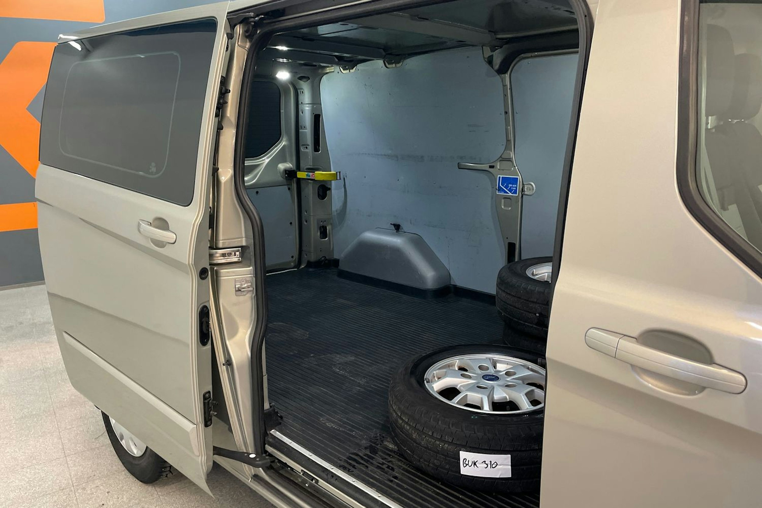 harmaa Ford Transit Custom 2015 kuva 21.