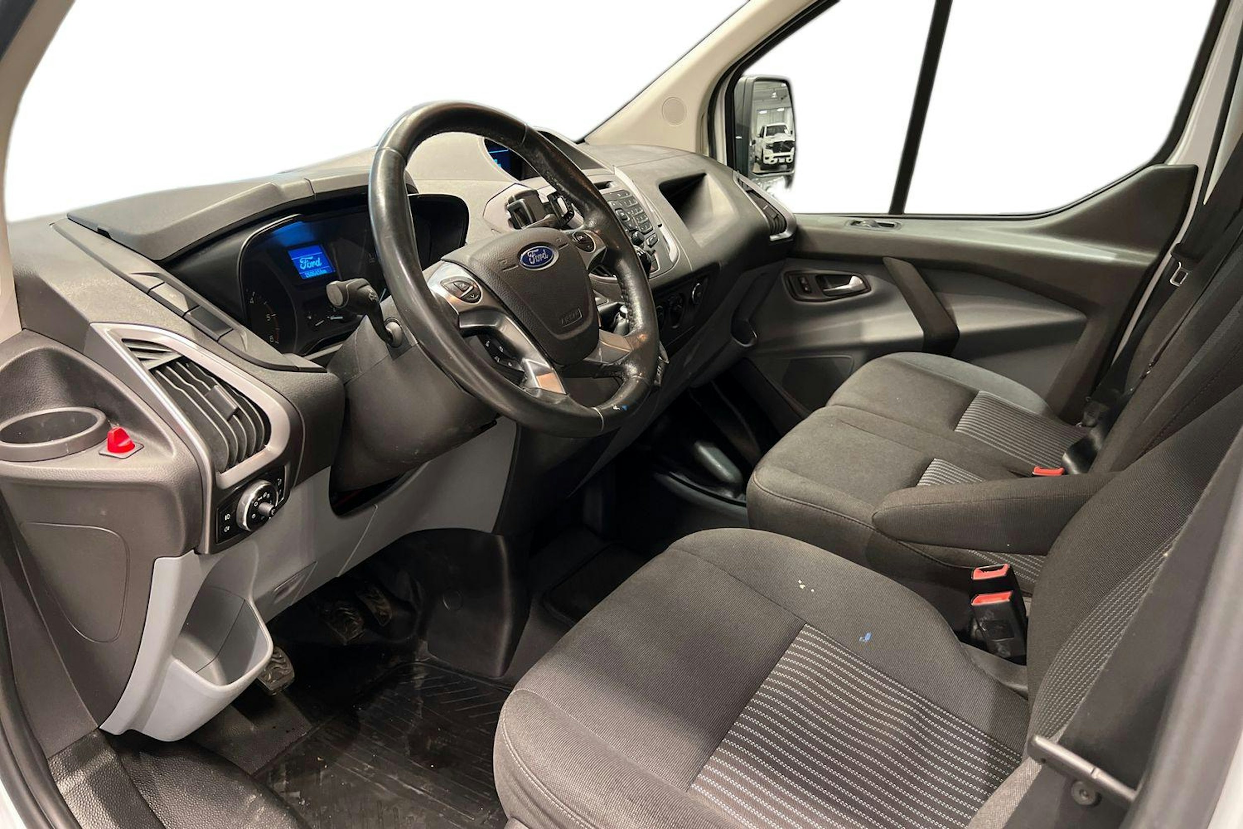 Valkoinen Ford Transit Custom 2015 kuva 8.