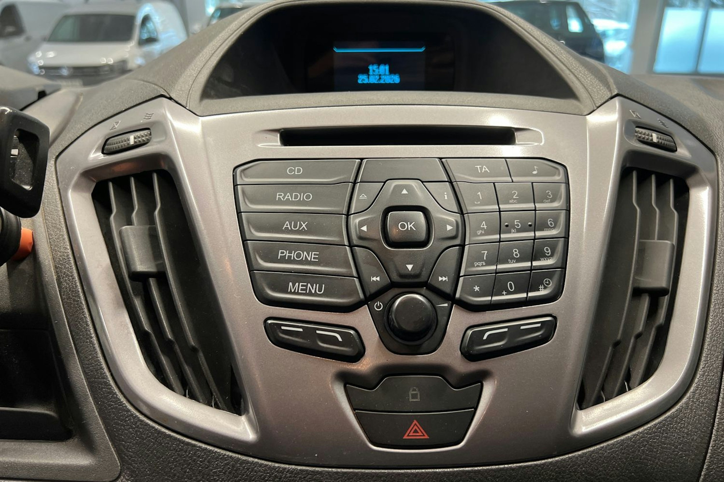 Valkoinen Ford Transit Custom 2015 kuva 15.