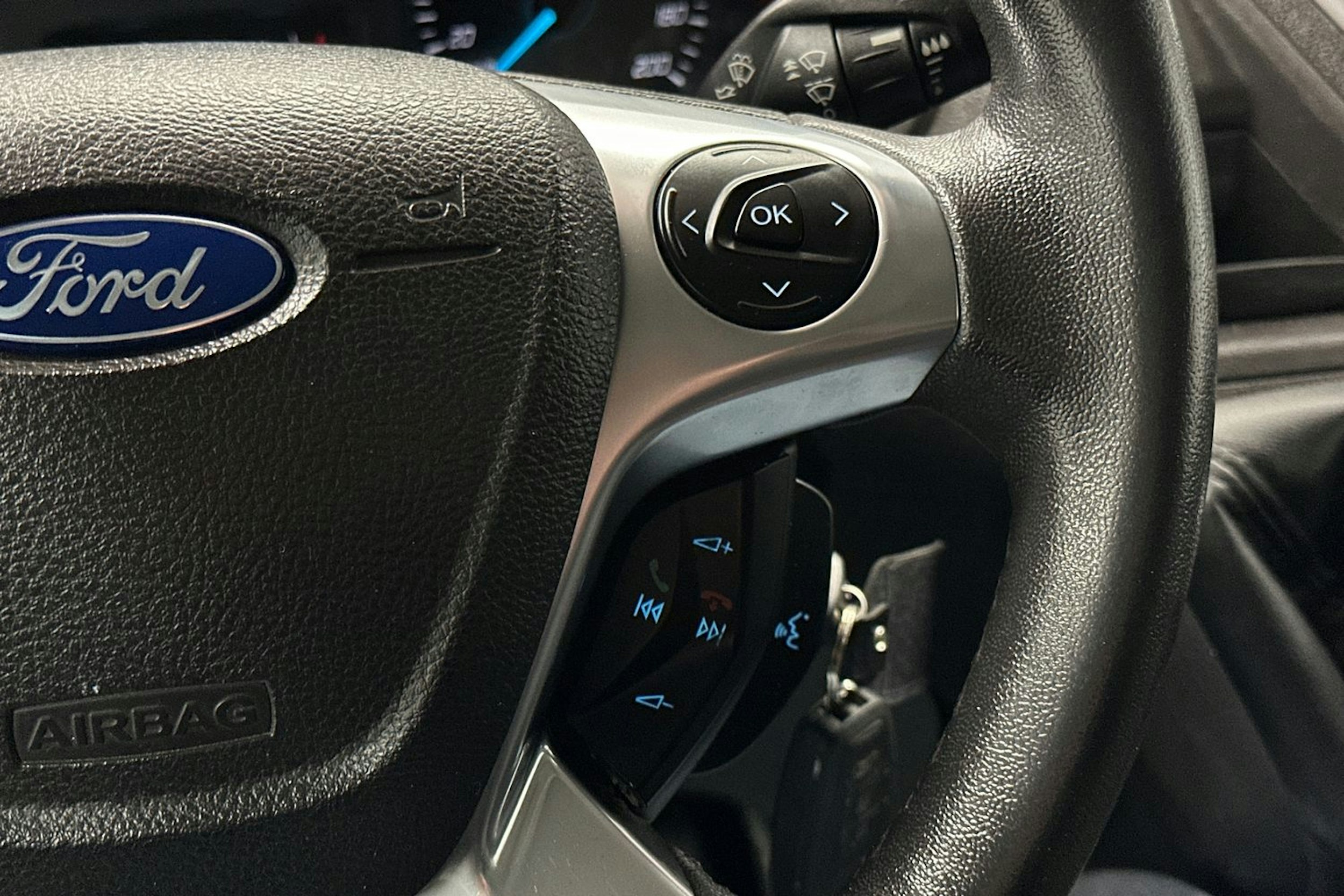 punainen Ford Transit Custom 2015 kuva 15.