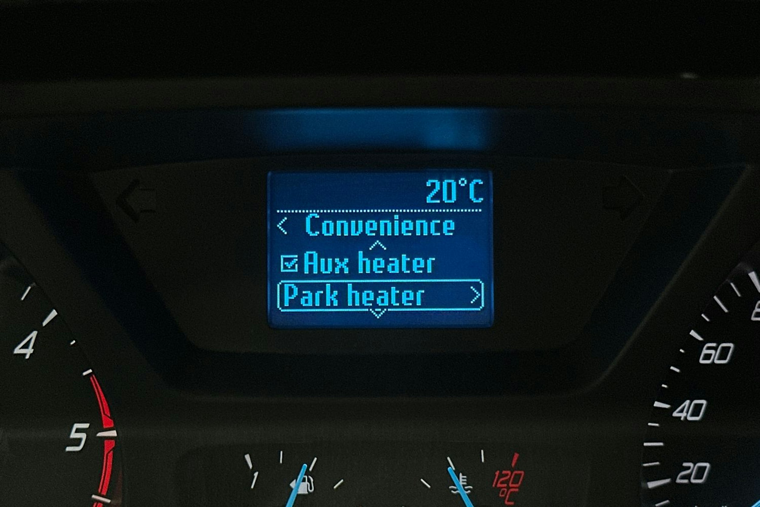 punainen Ford Transit Custom 2015 kuva 18.