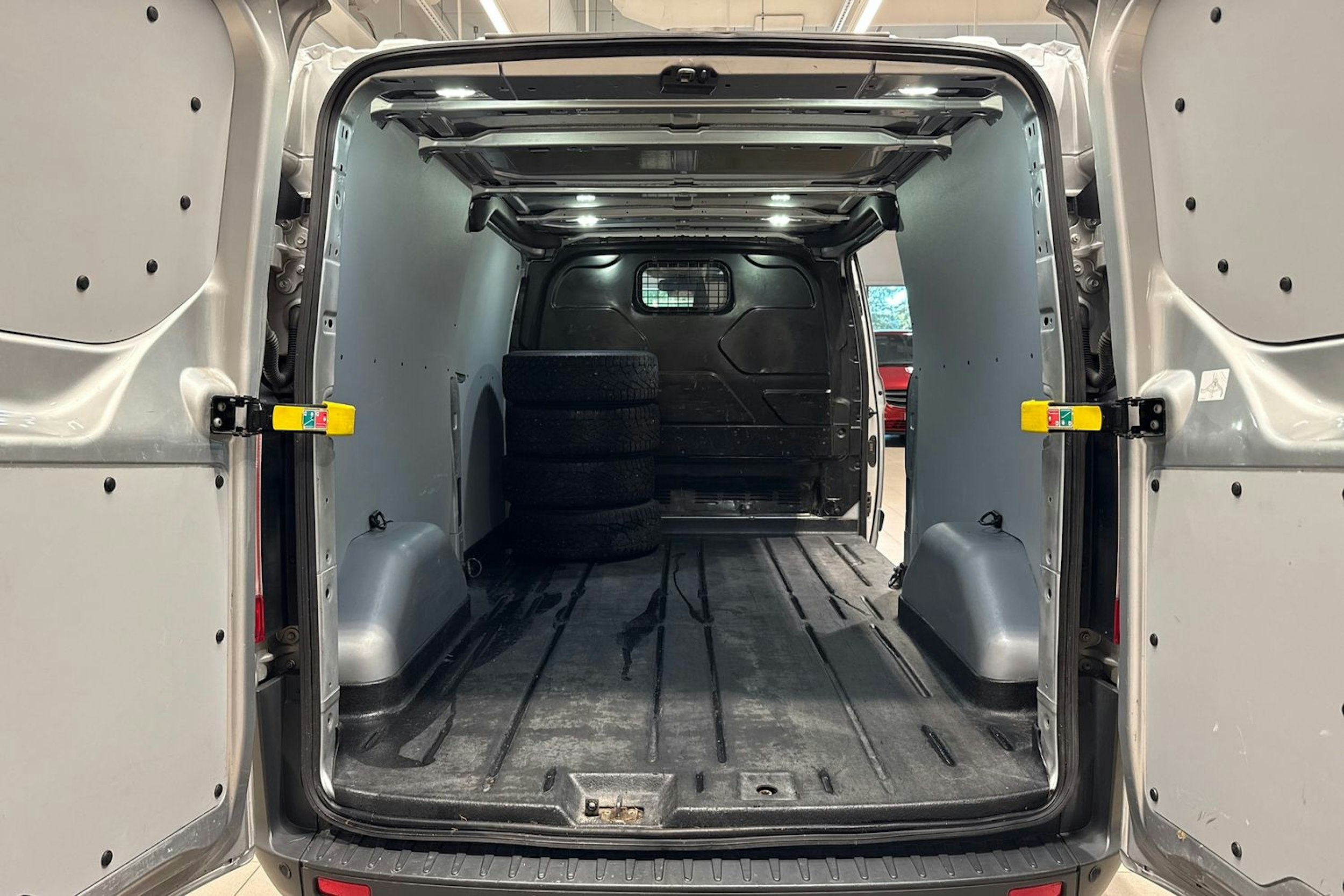 Harmaa Ford Transit Custom 2015 kuva 14.