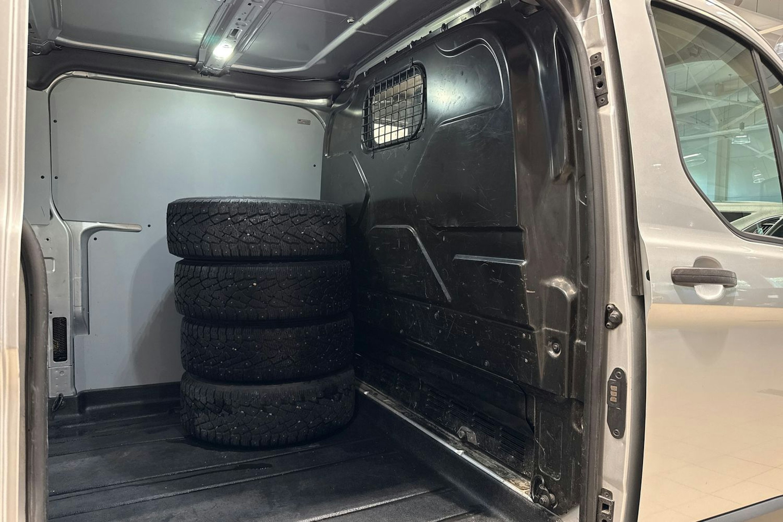 Harmaa Ford Transit Custom 2015 kuva 15.