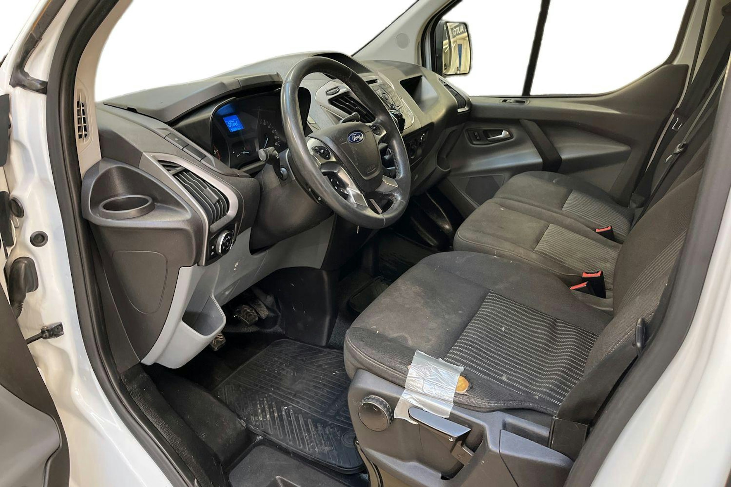 valkoinen Ford Transit Custom 2015 kuva 6.