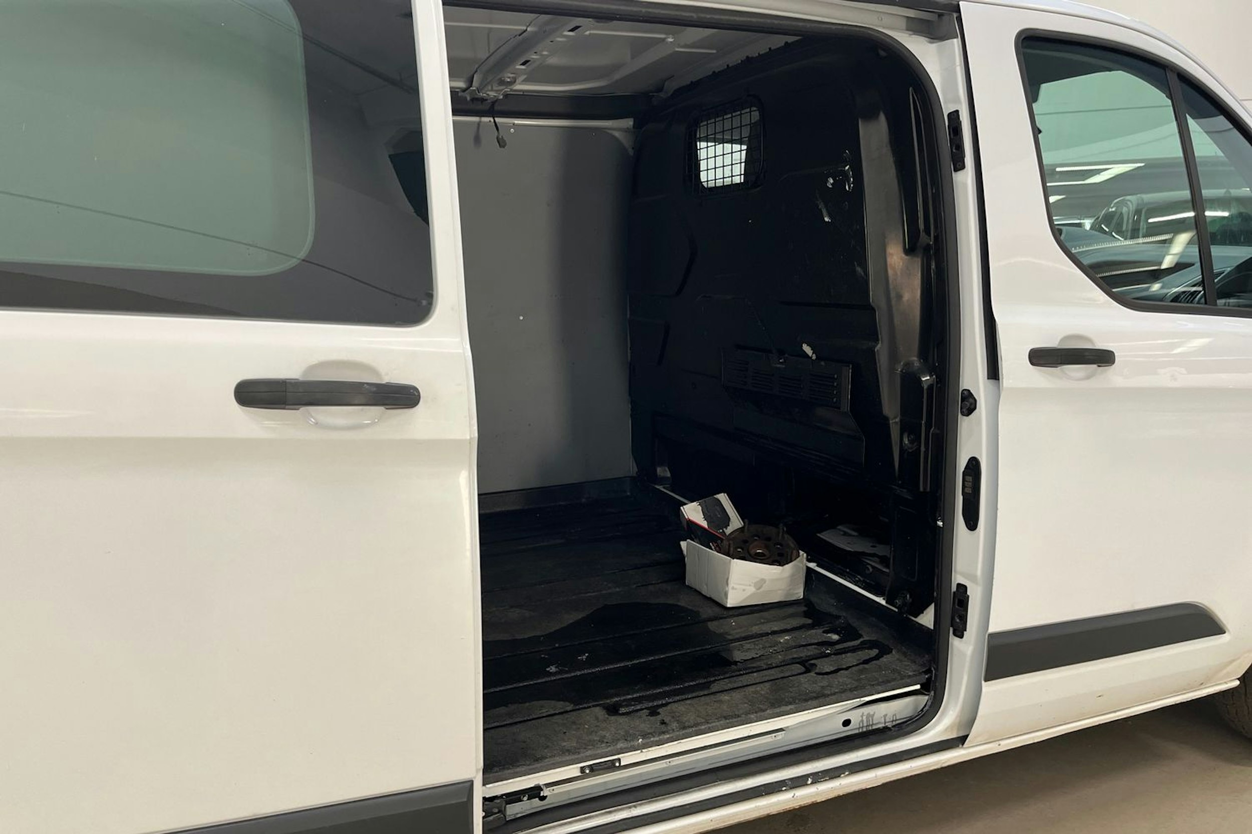 valkoinen Ford Transit Custom 2015 kuva 12.