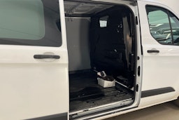 valkoinen Ford Transit Custom 2015 kuva 12.