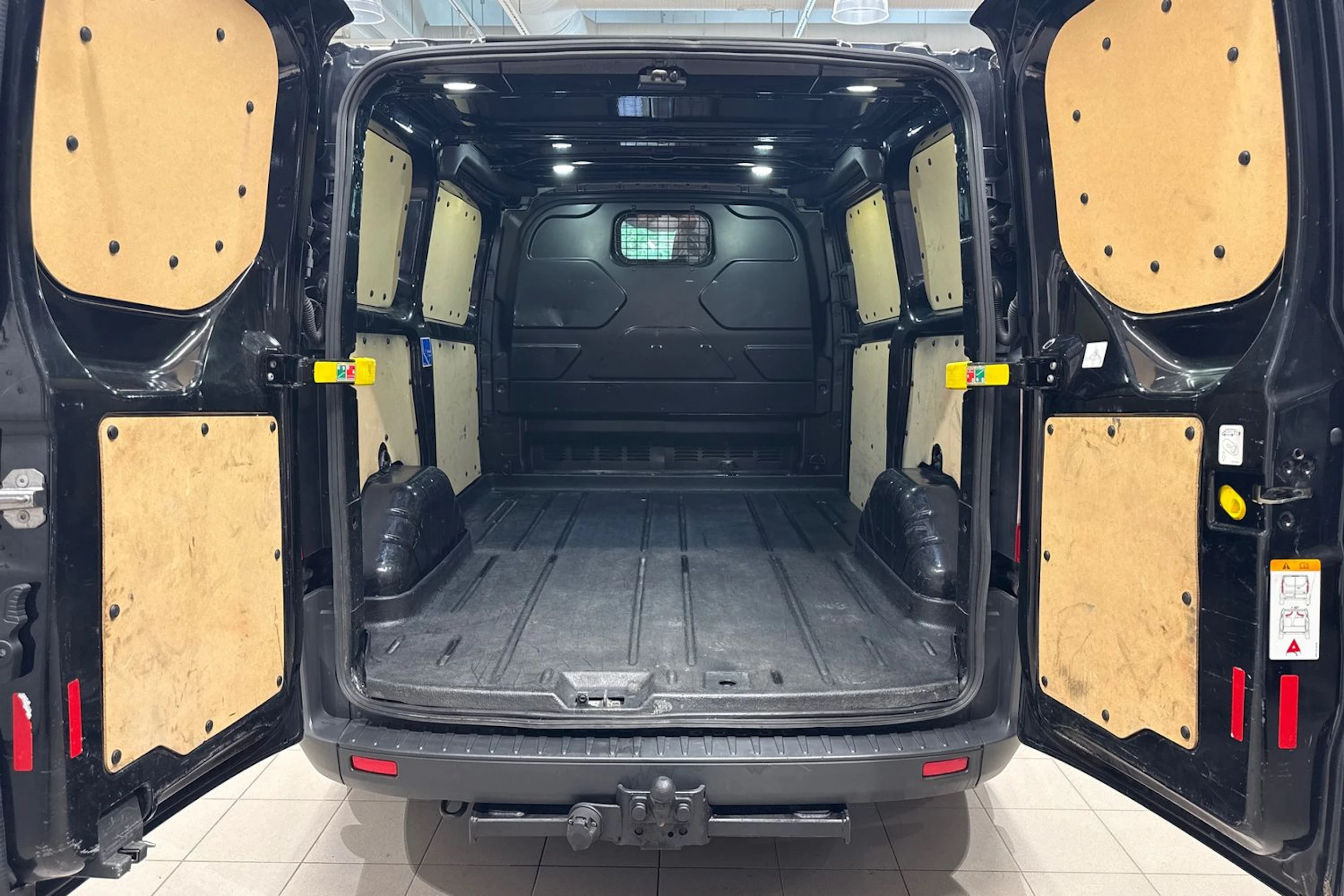 musta Ford Transit Custom 2015 kuva 16.