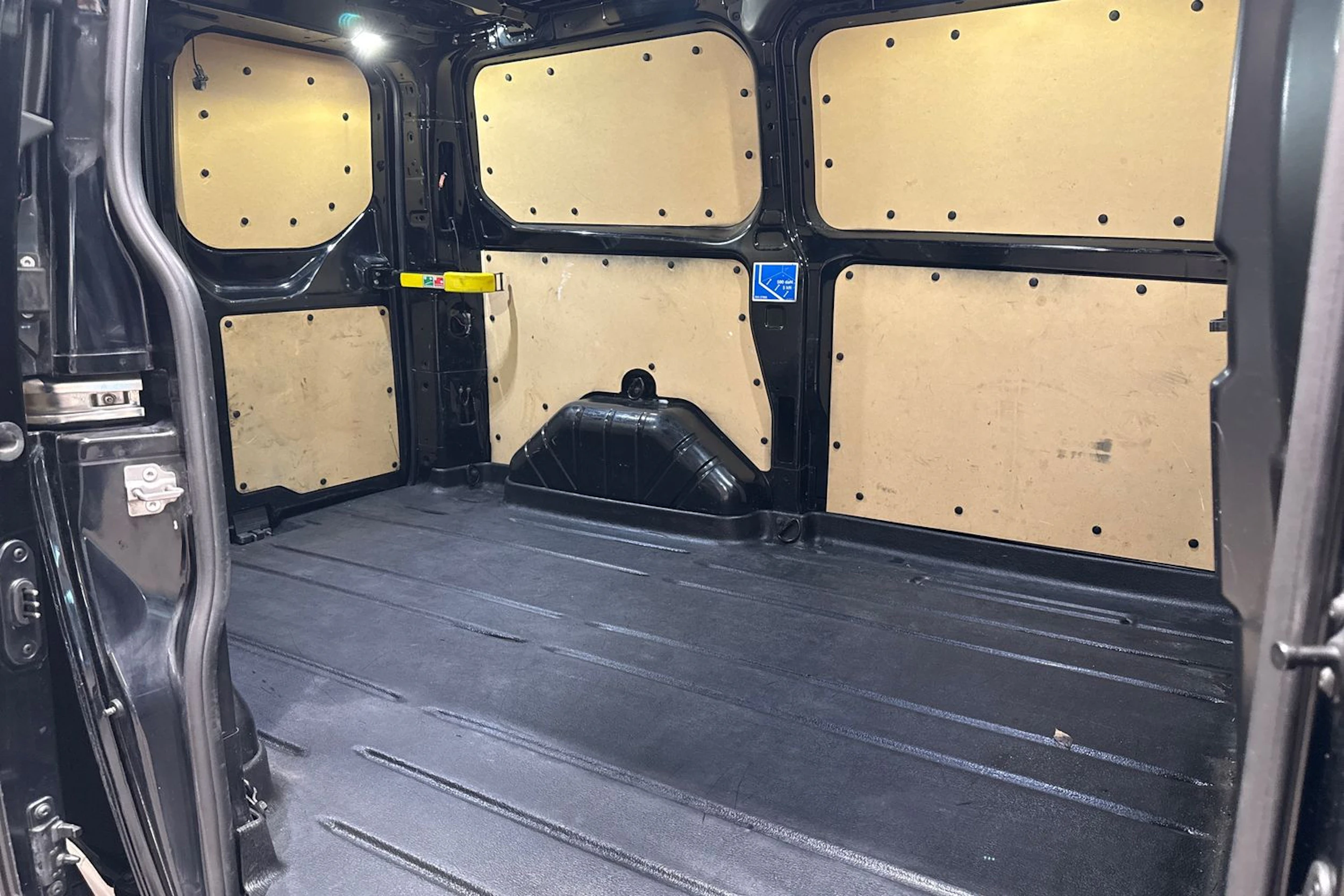 musta Ford Transit Custom 2015 kuva 17.