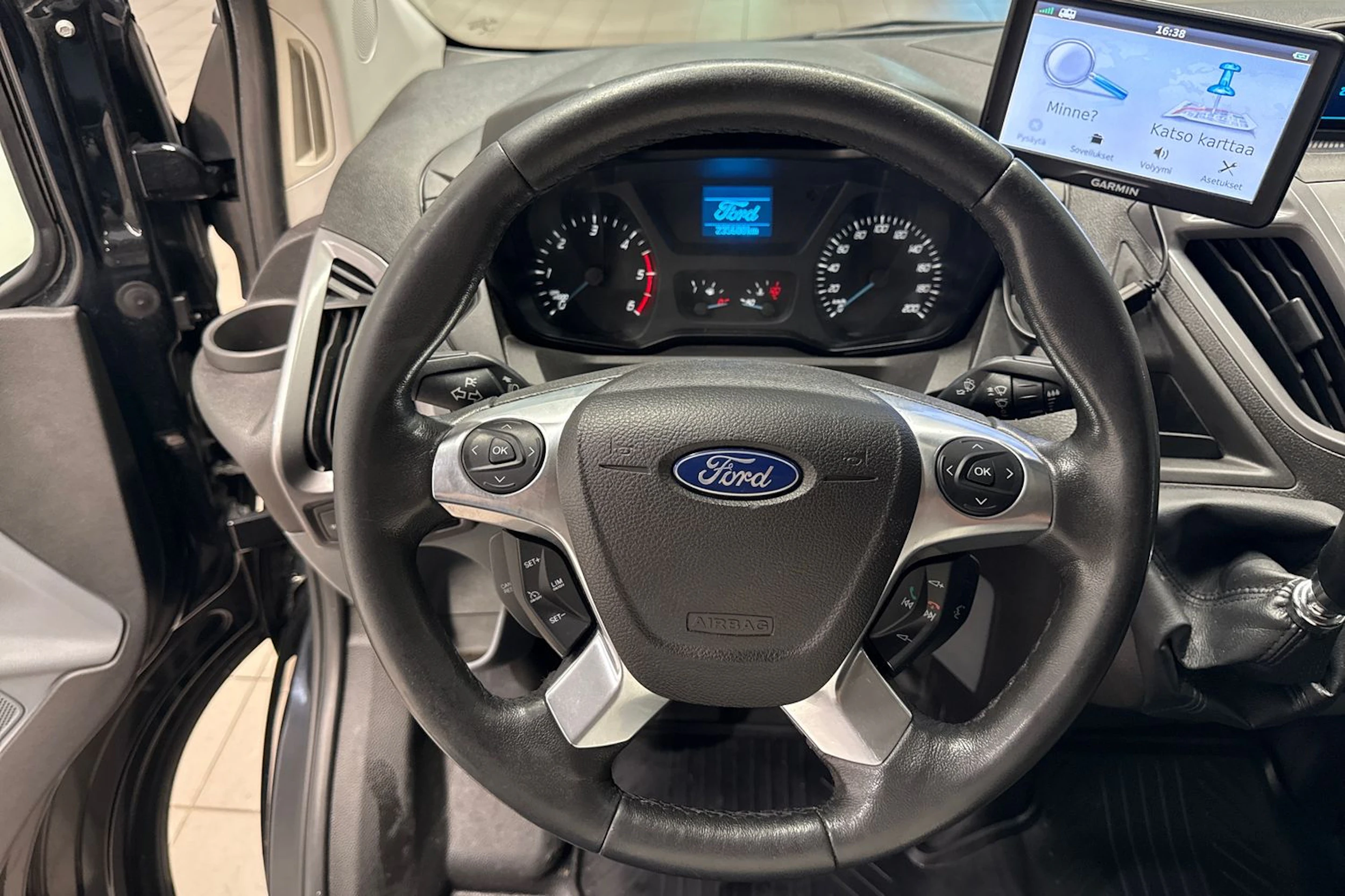 musta Ford Transit Custom 2015 kuva 18.