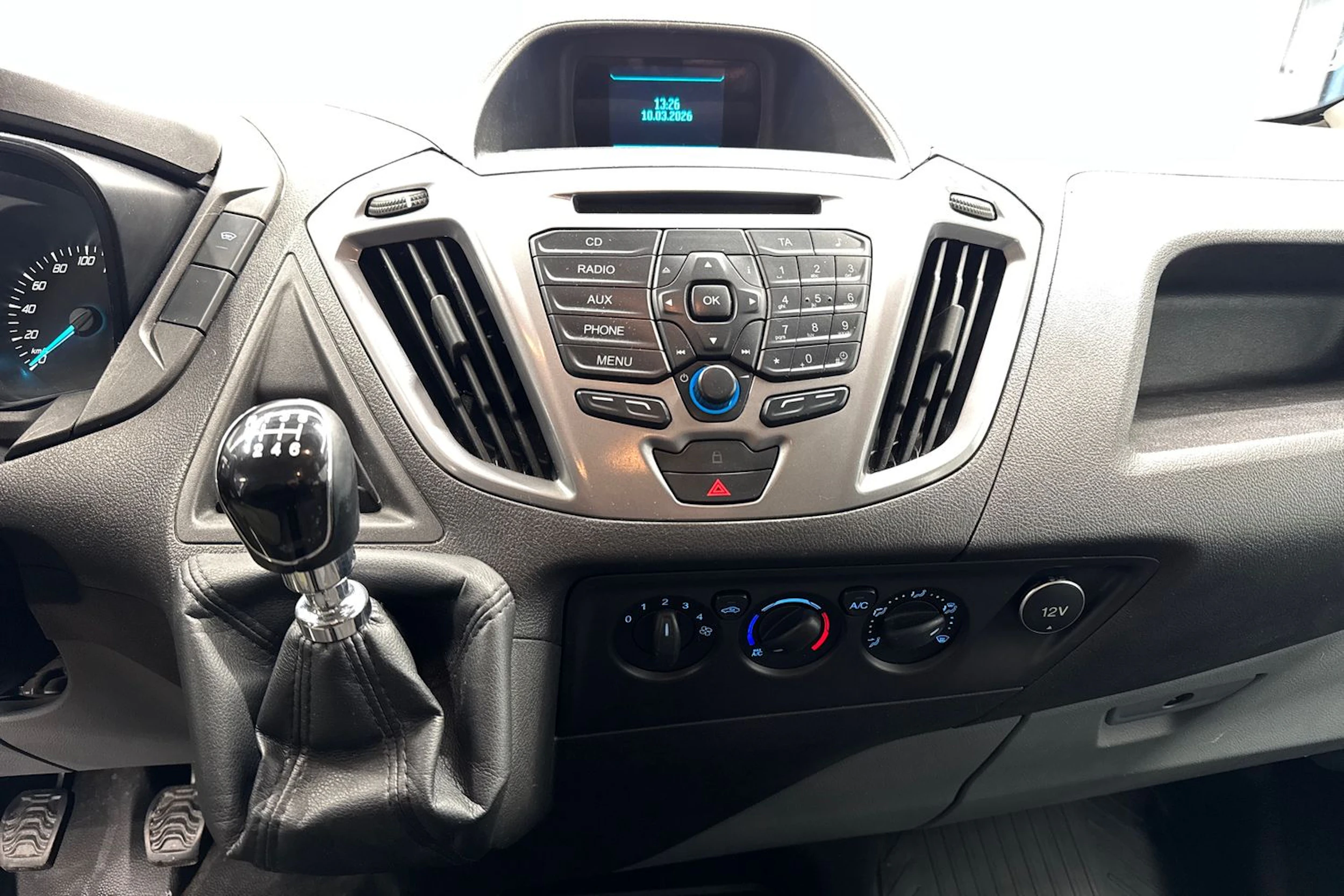 valkoinen Ford Transit Custom 2015 kuva 10.