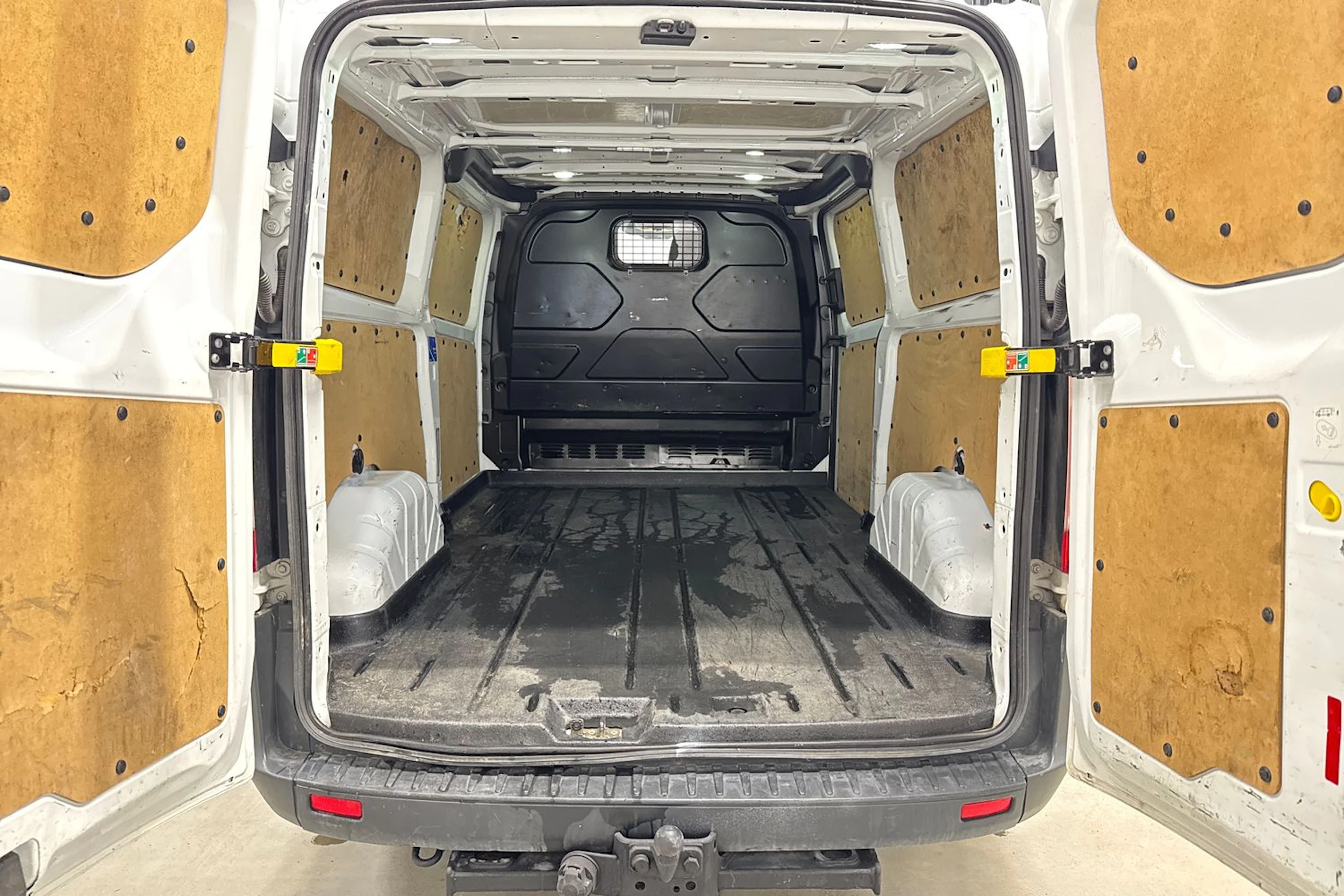 valkoinen Ford Transit Custom 2015 kuva 12.