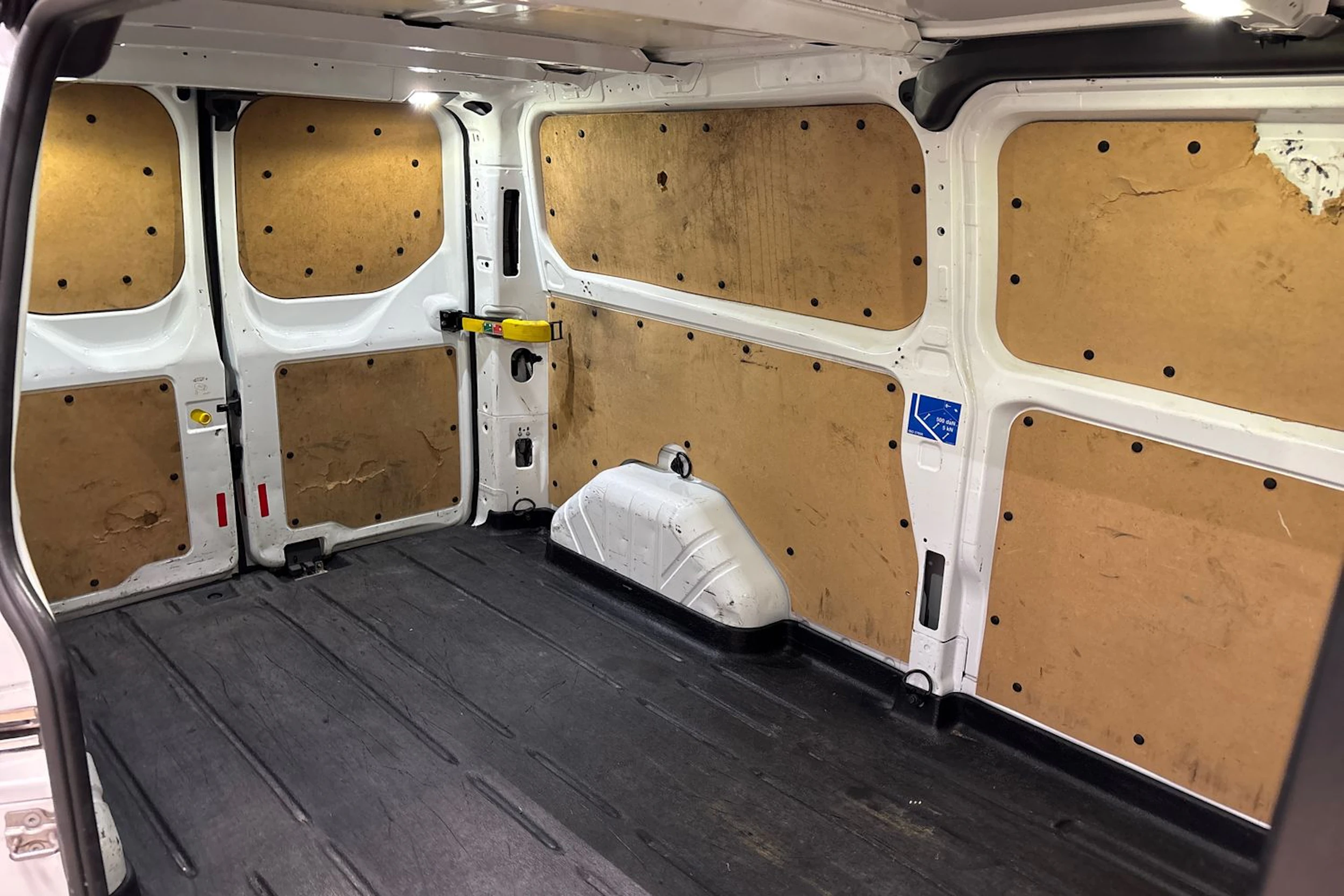 valkoinen Ford Transit Custom 2015 kuva 22.