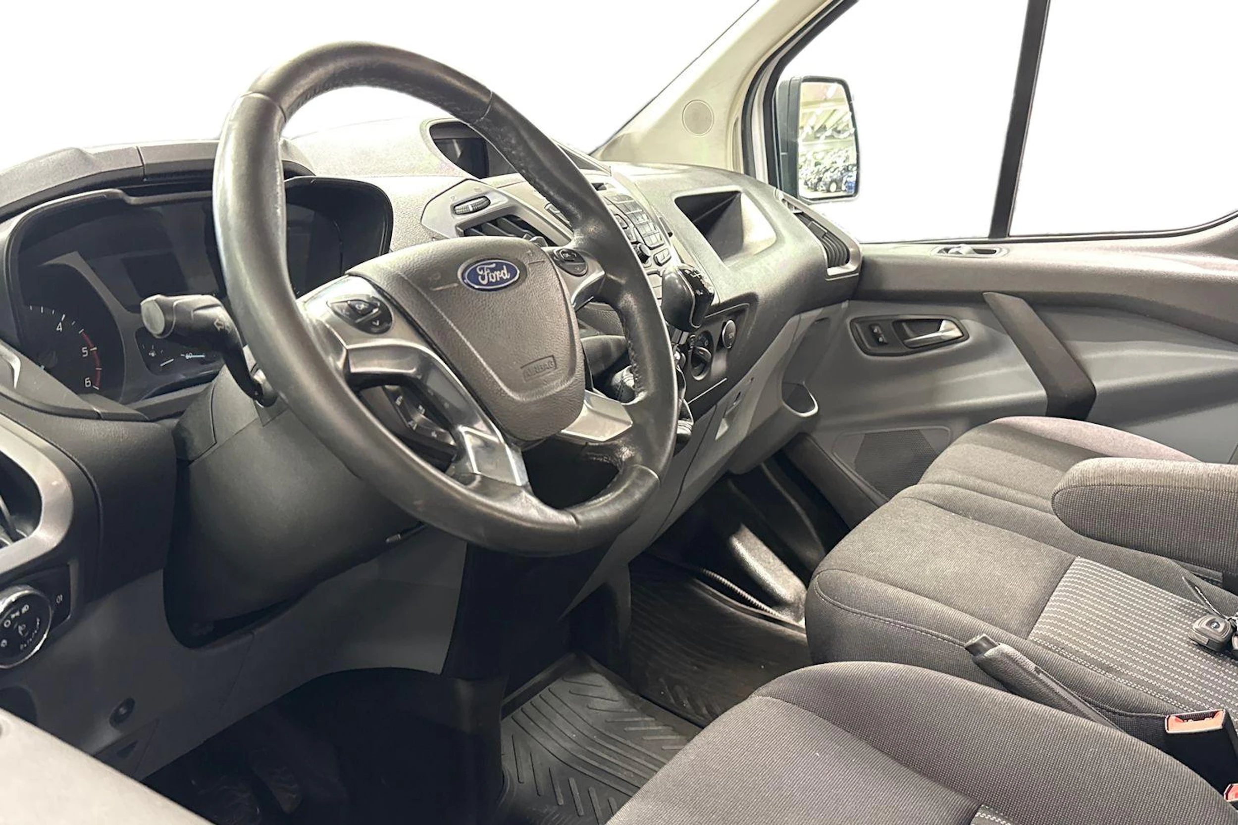 valkoinen Ford Transit Custom 2015 kuva 8.
