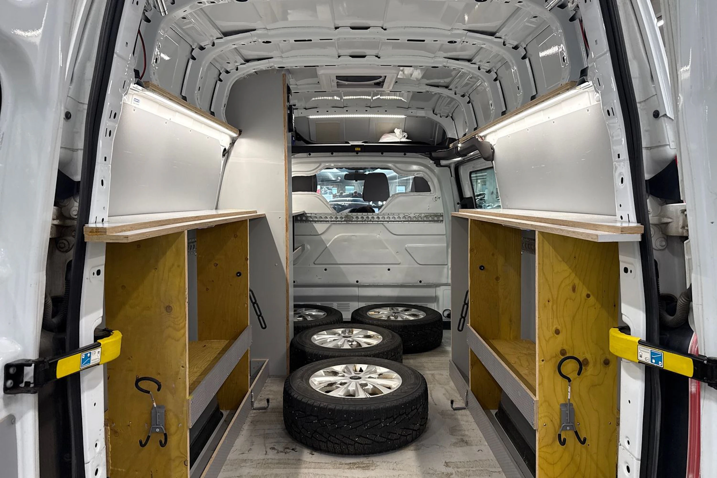 valkoinen Ford Transit Custom 2015 kuva 15.