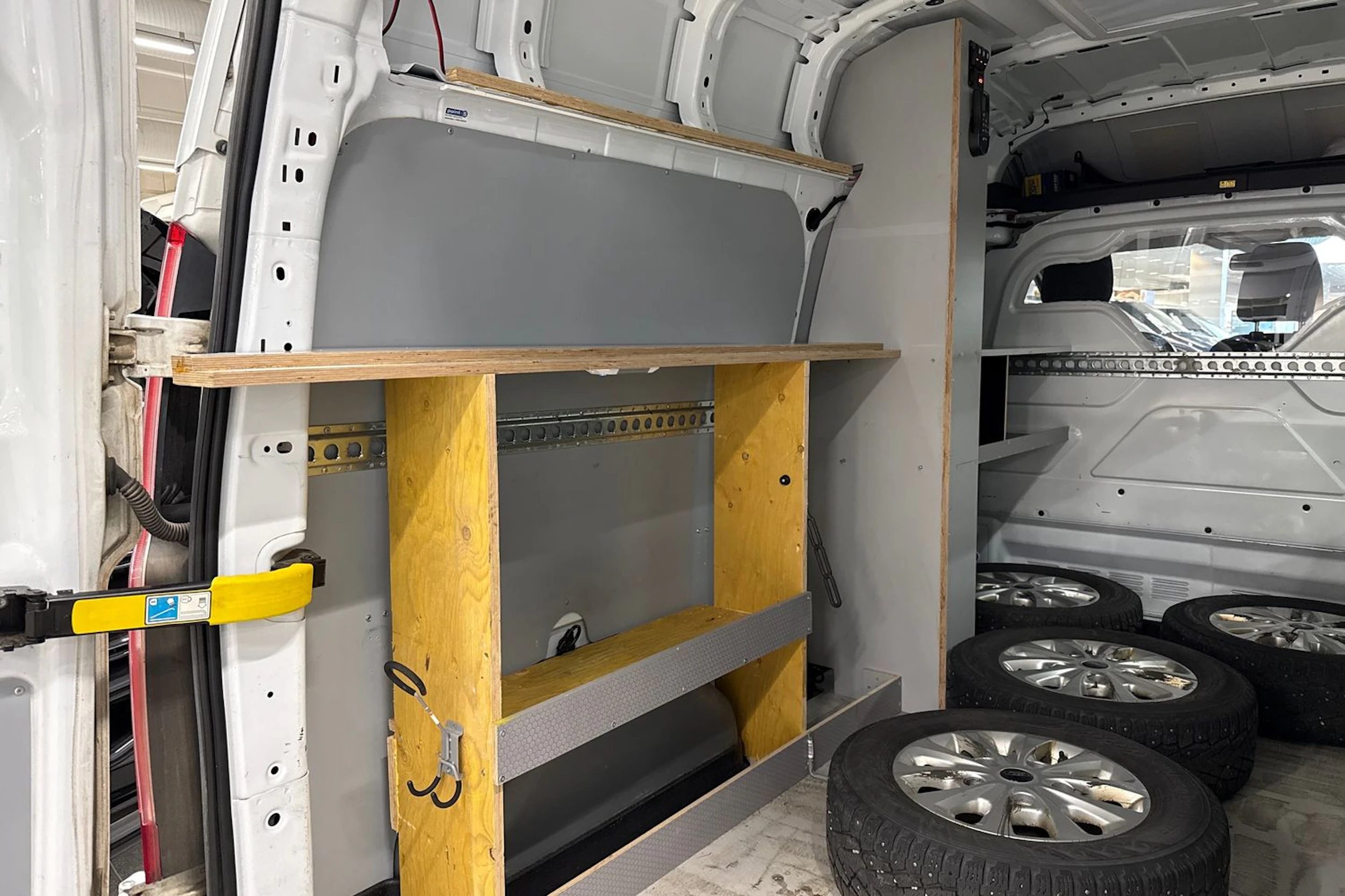 valkoinen Ford Transit Custom 2015 kuva 16.