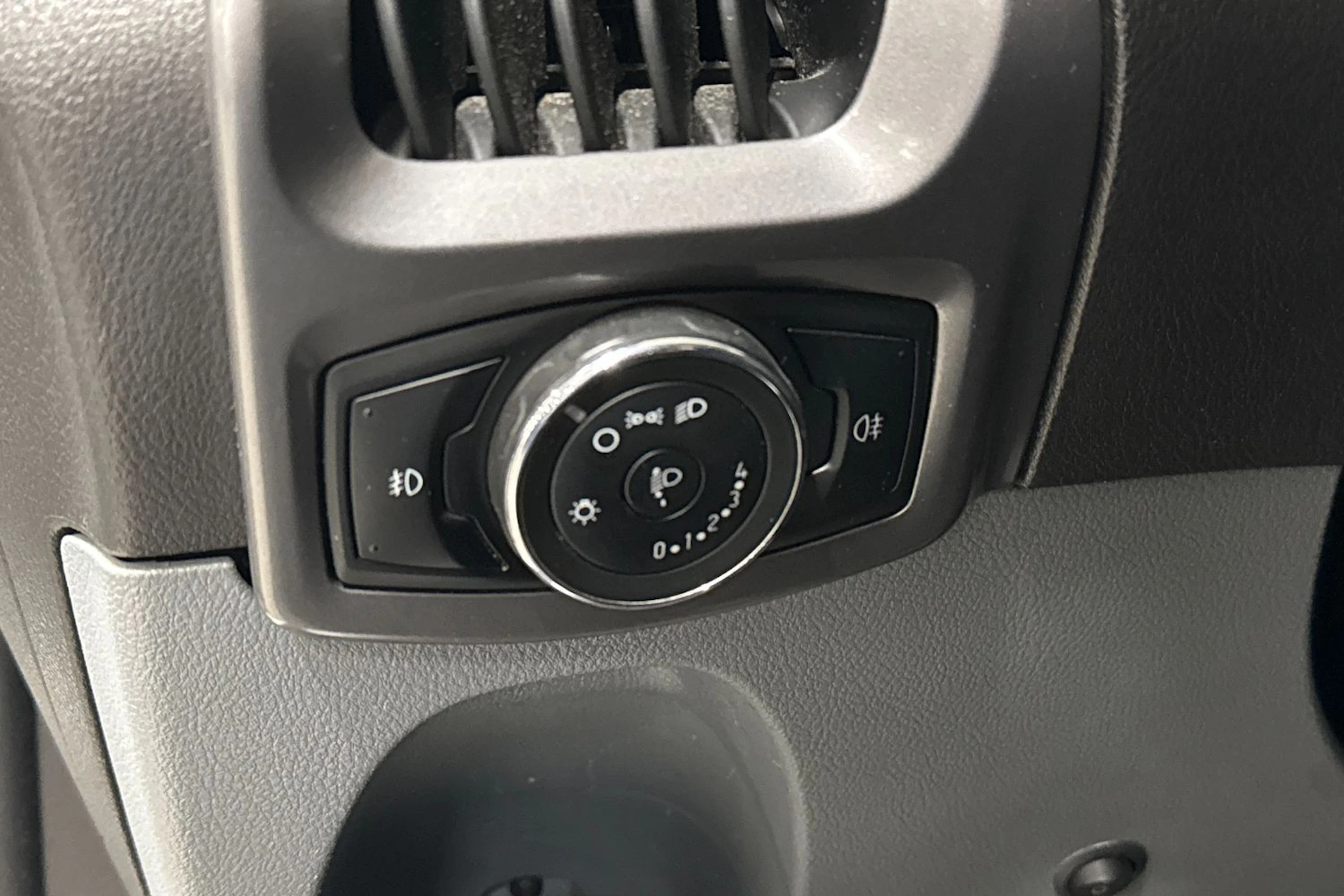 valkoinen Ford Transit Custom 2015 kuva 26.