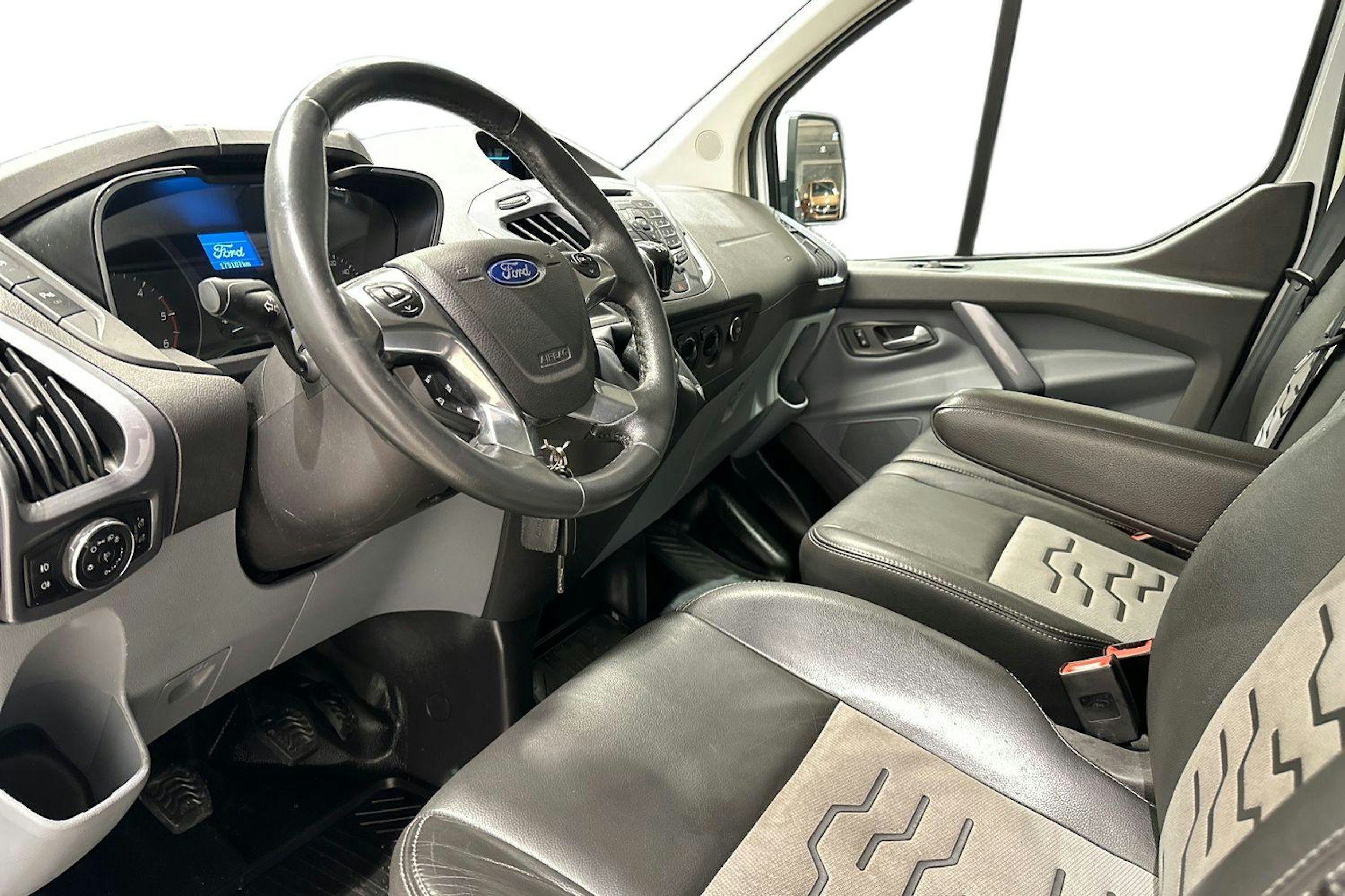 valkoinen Ford Transit Custom 2016 kuva 8.