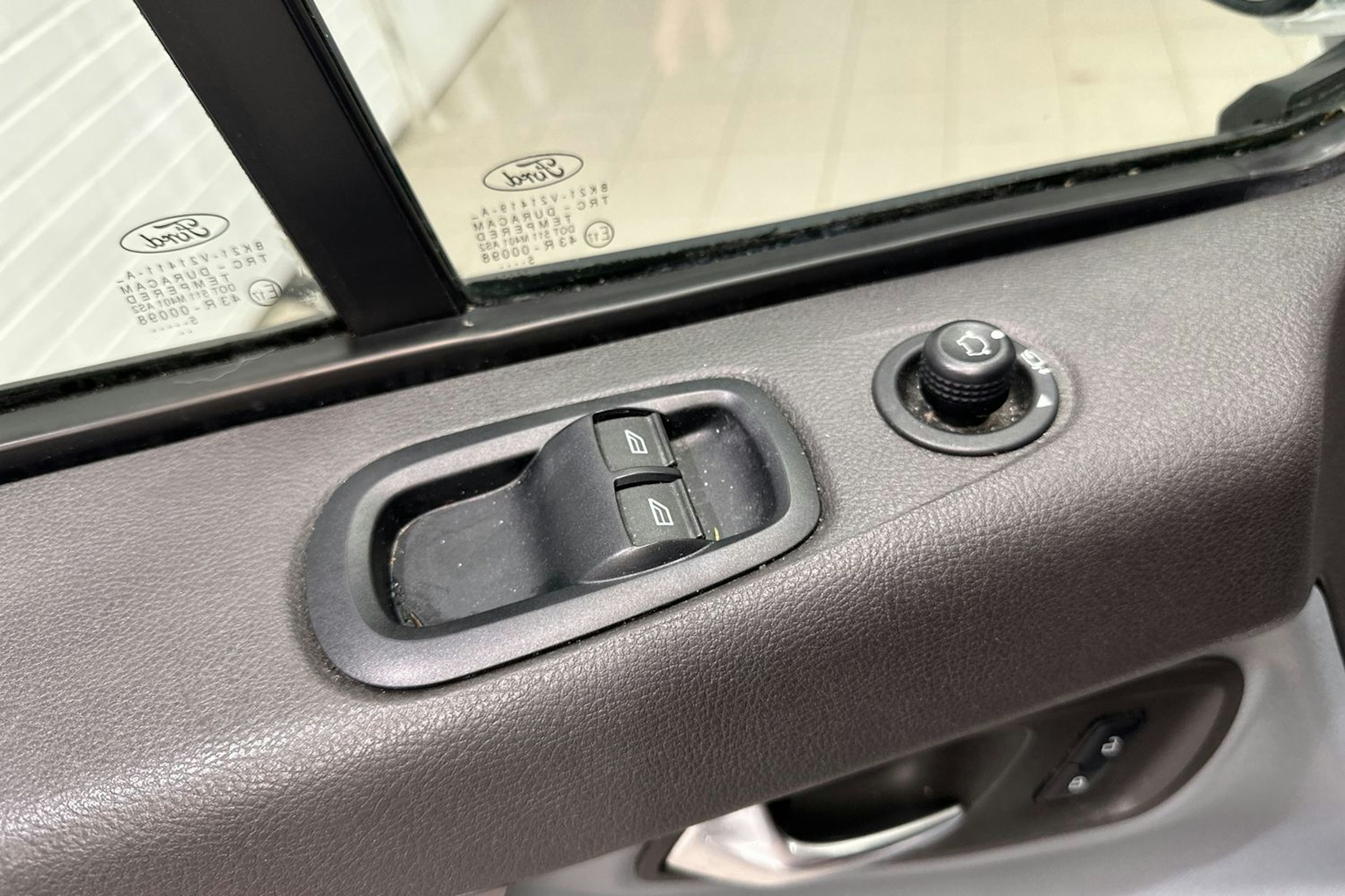 valkoinen Ford Transit Custom 2016 kuva 13.