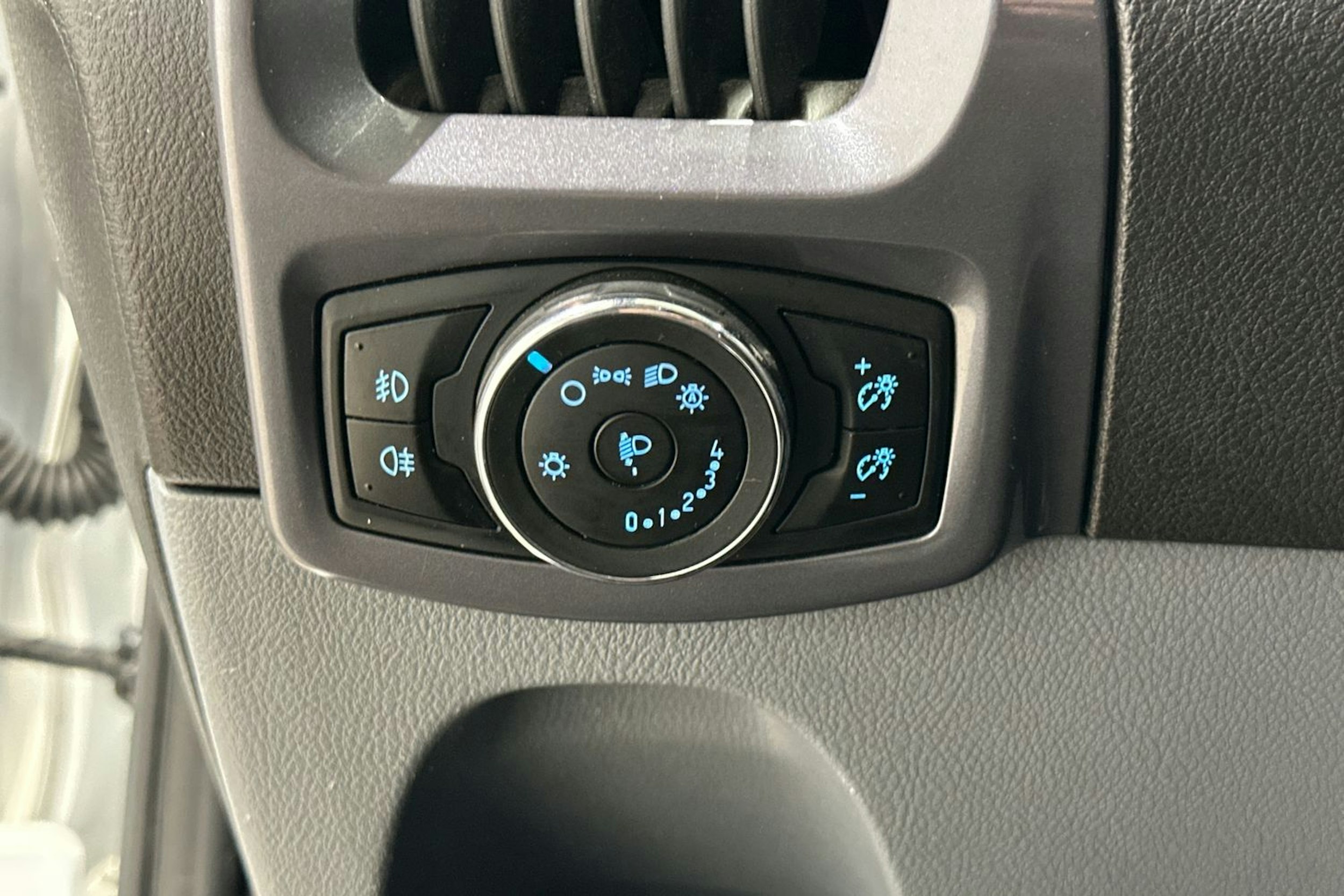 valkoinen Ford Transit Custom 2016 kuva 15.