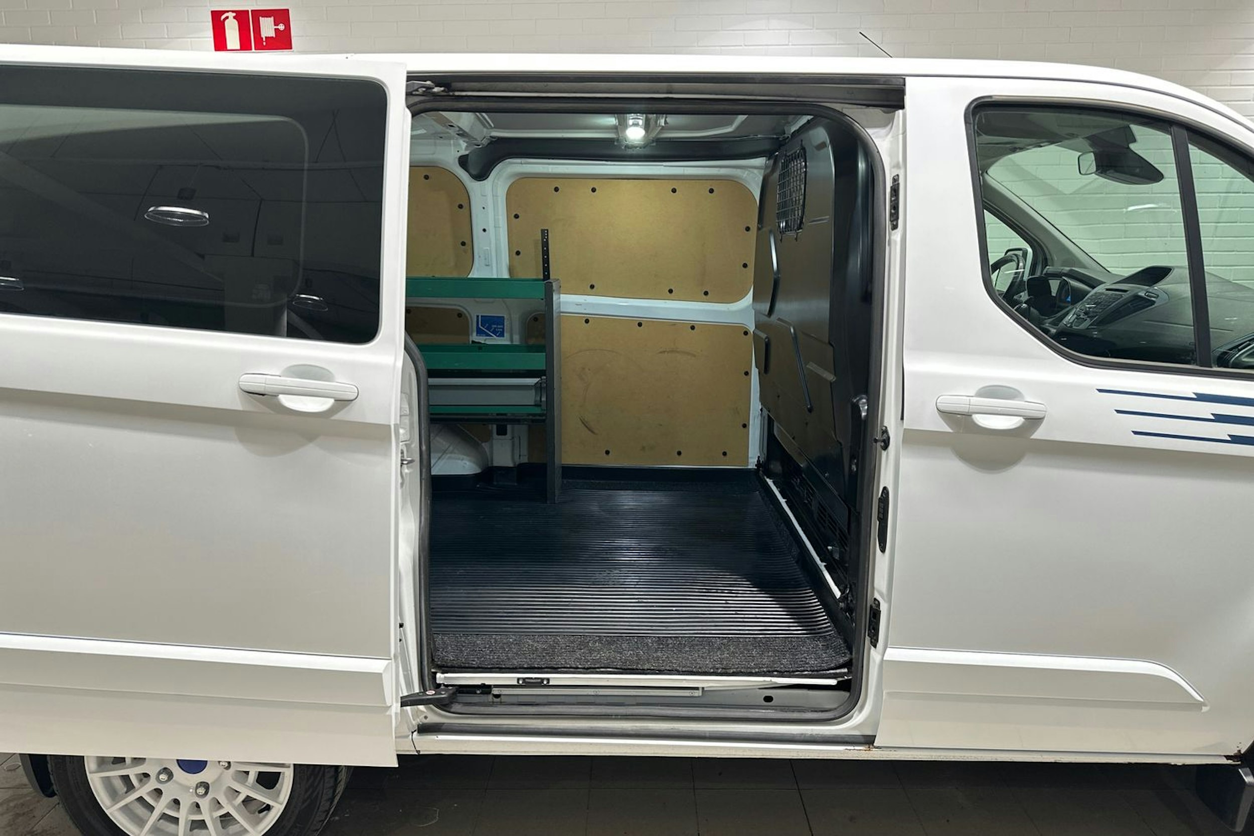 valkoinen Ford Transit Custom 2016 kuva 26.