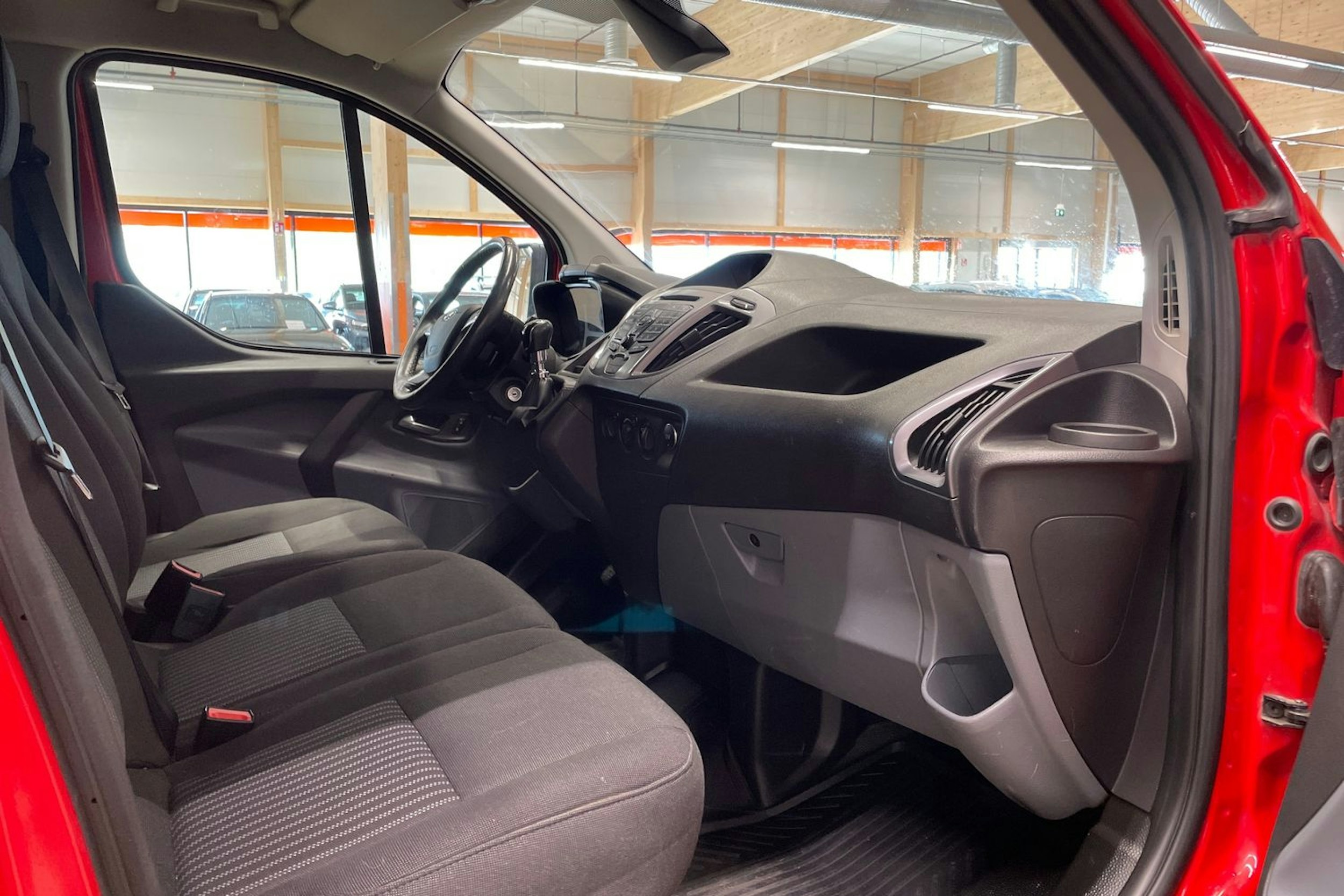 punainen Ford Transit Custom 2016 kuva 12.