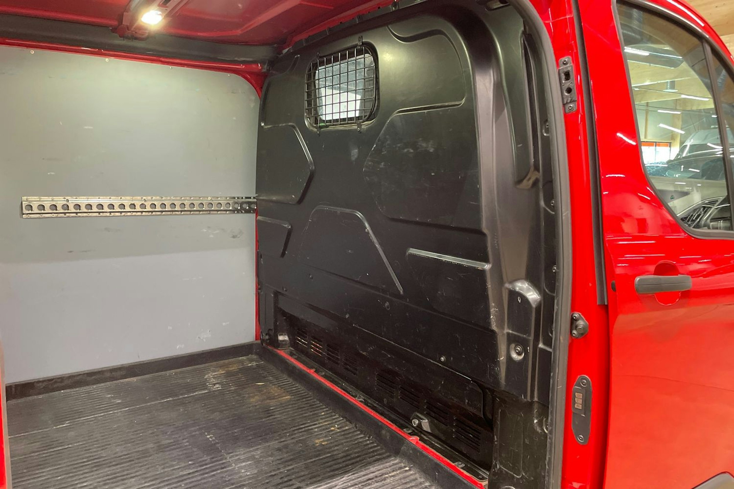 punainen Ford Transit Custom 2016 kuva 14.