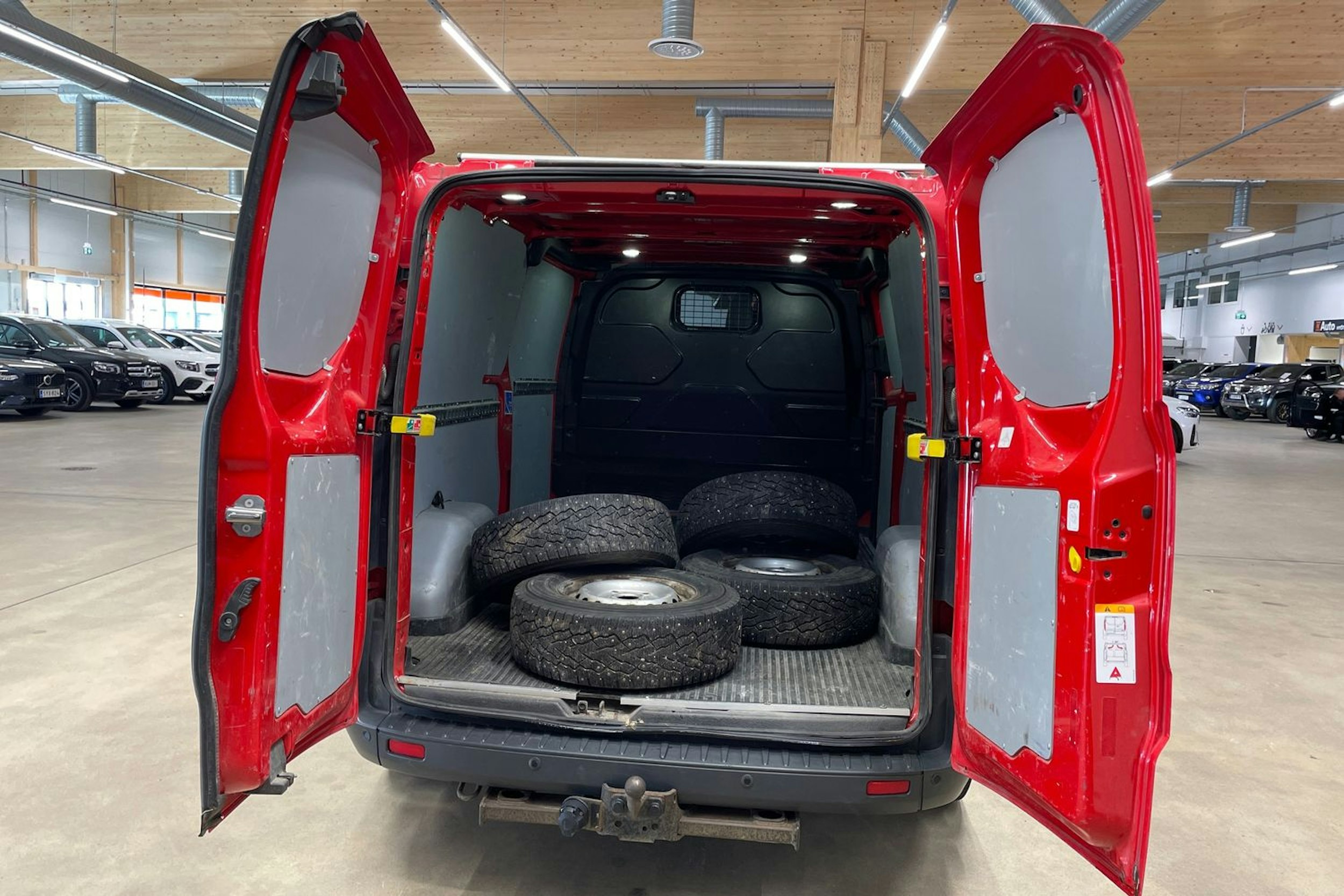punainen Ford Transit Custom 2016 kuva 16.