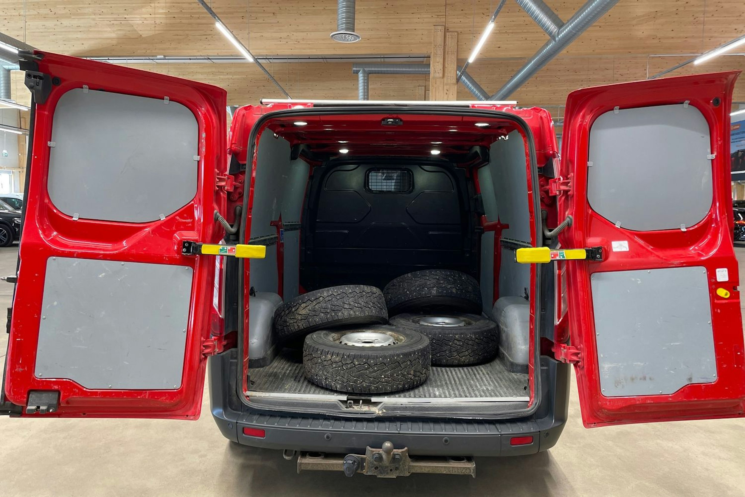 punainen Ford Transit Custom 2016 kuva 17.
