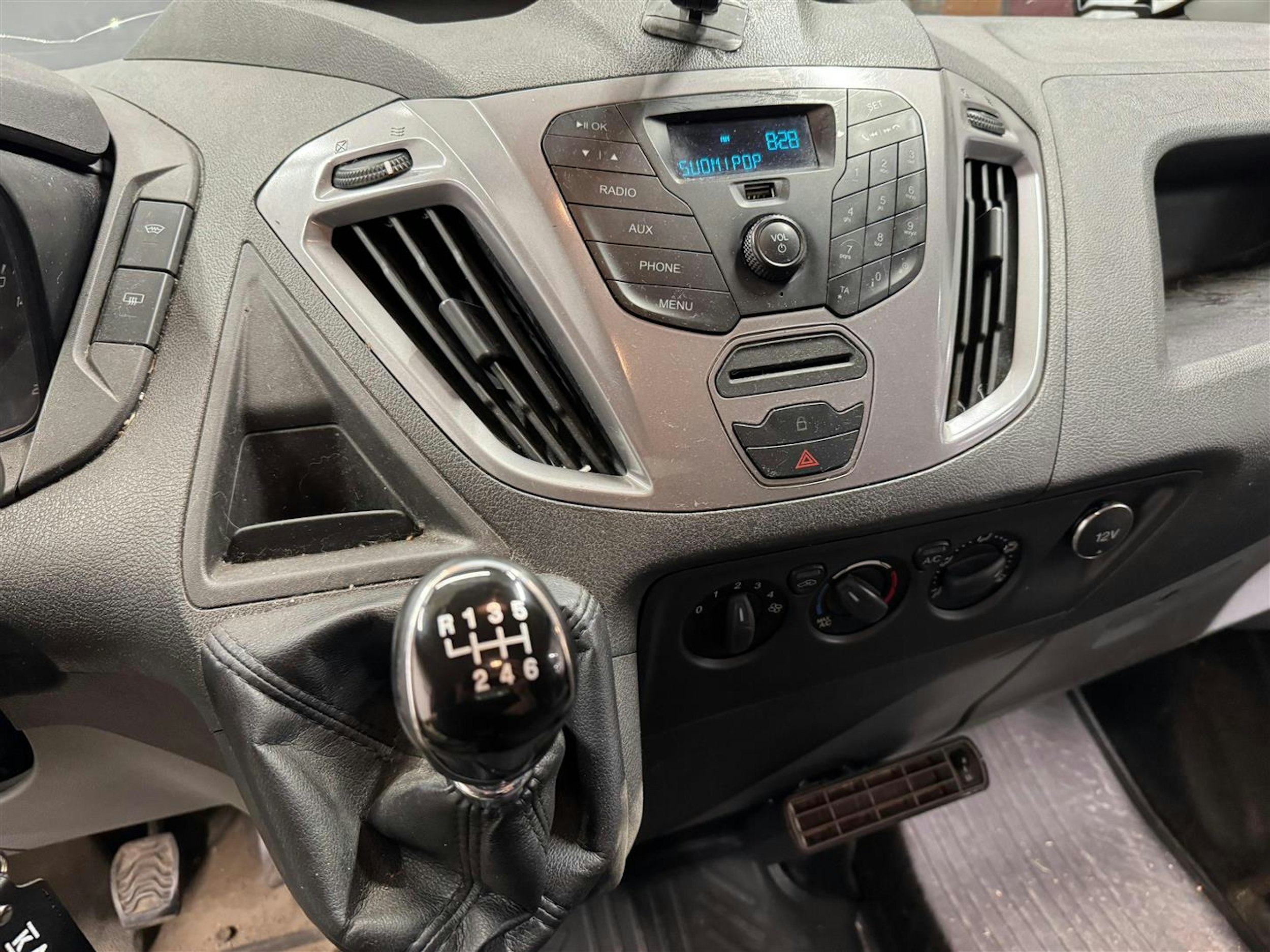 Valkoinen Ford Transit Custom 2016 kuva 7.