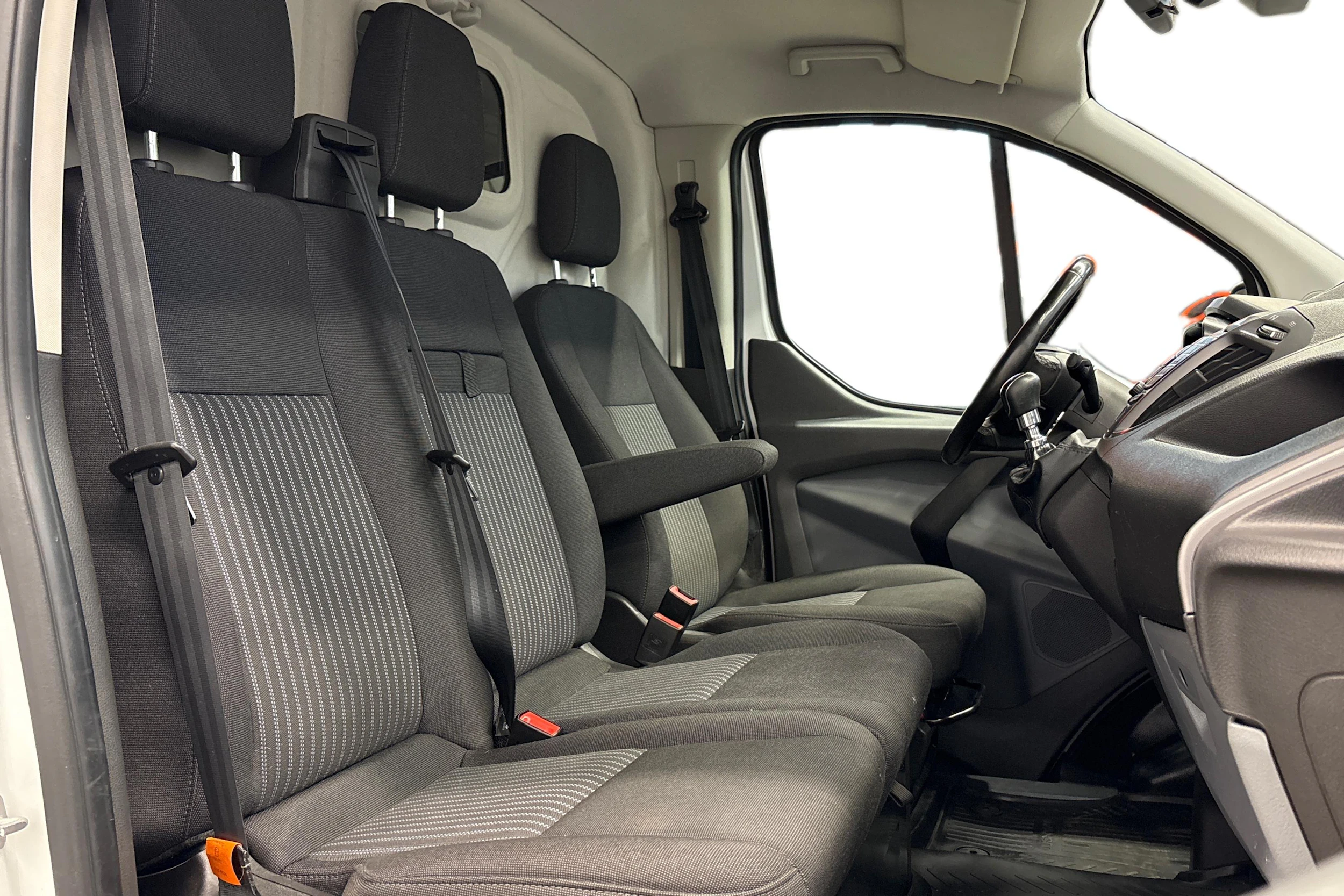 valkoinen Ford Transit Custom 2016 kuva 9.