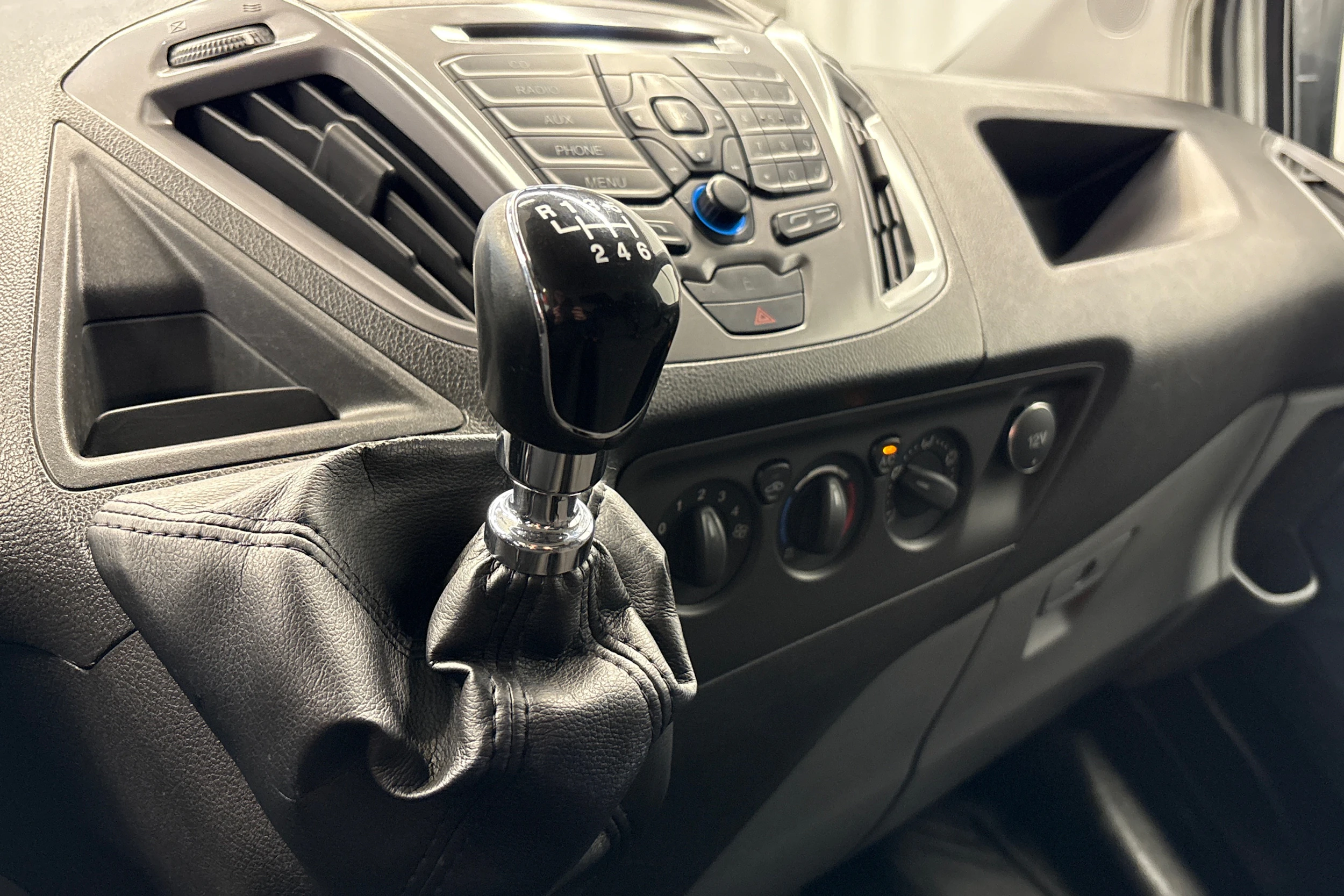 valkoinen Ford Transit Custom 2016 kuva 15.