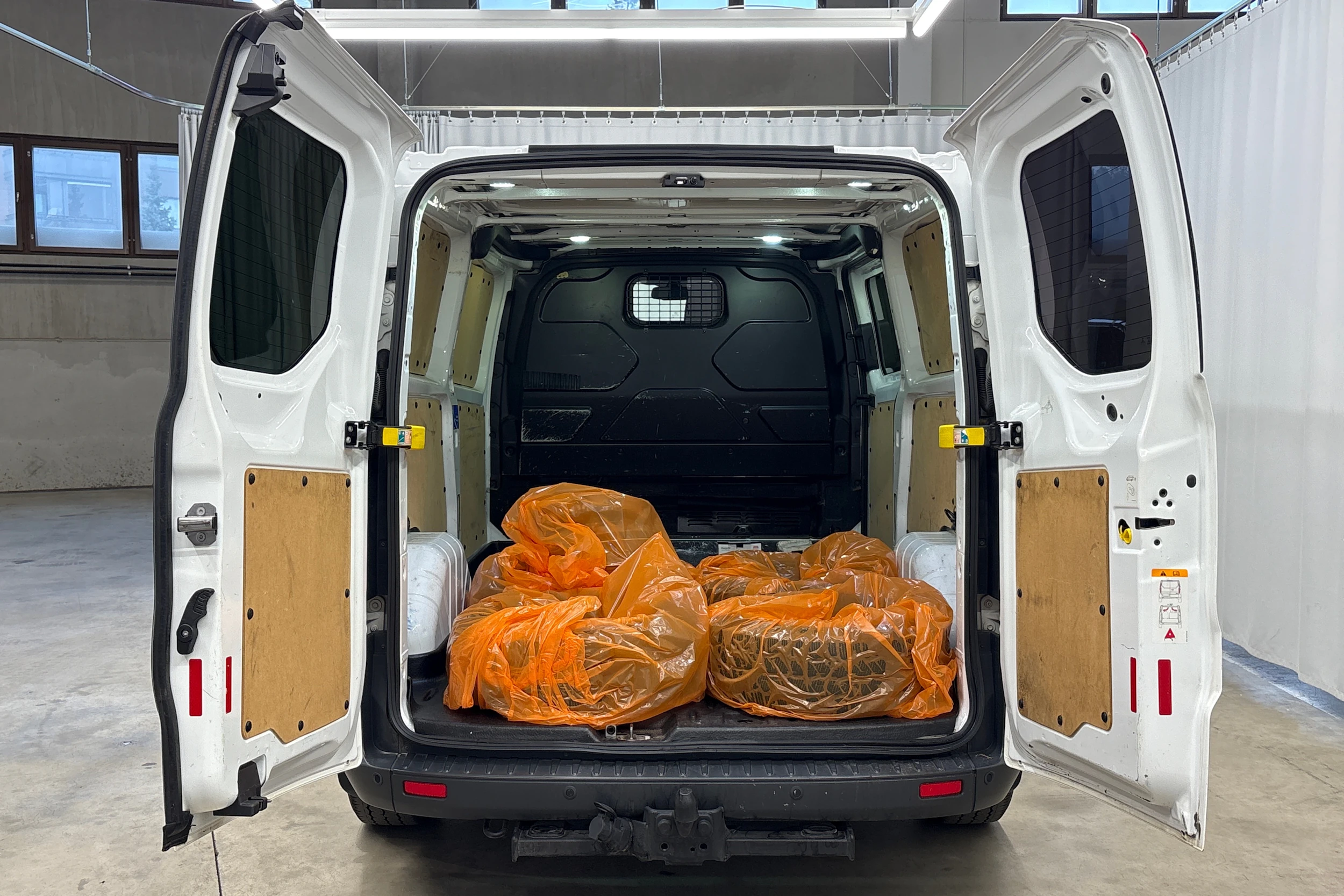 valkoinen Ford Transit Custom 2016 kuva 20.