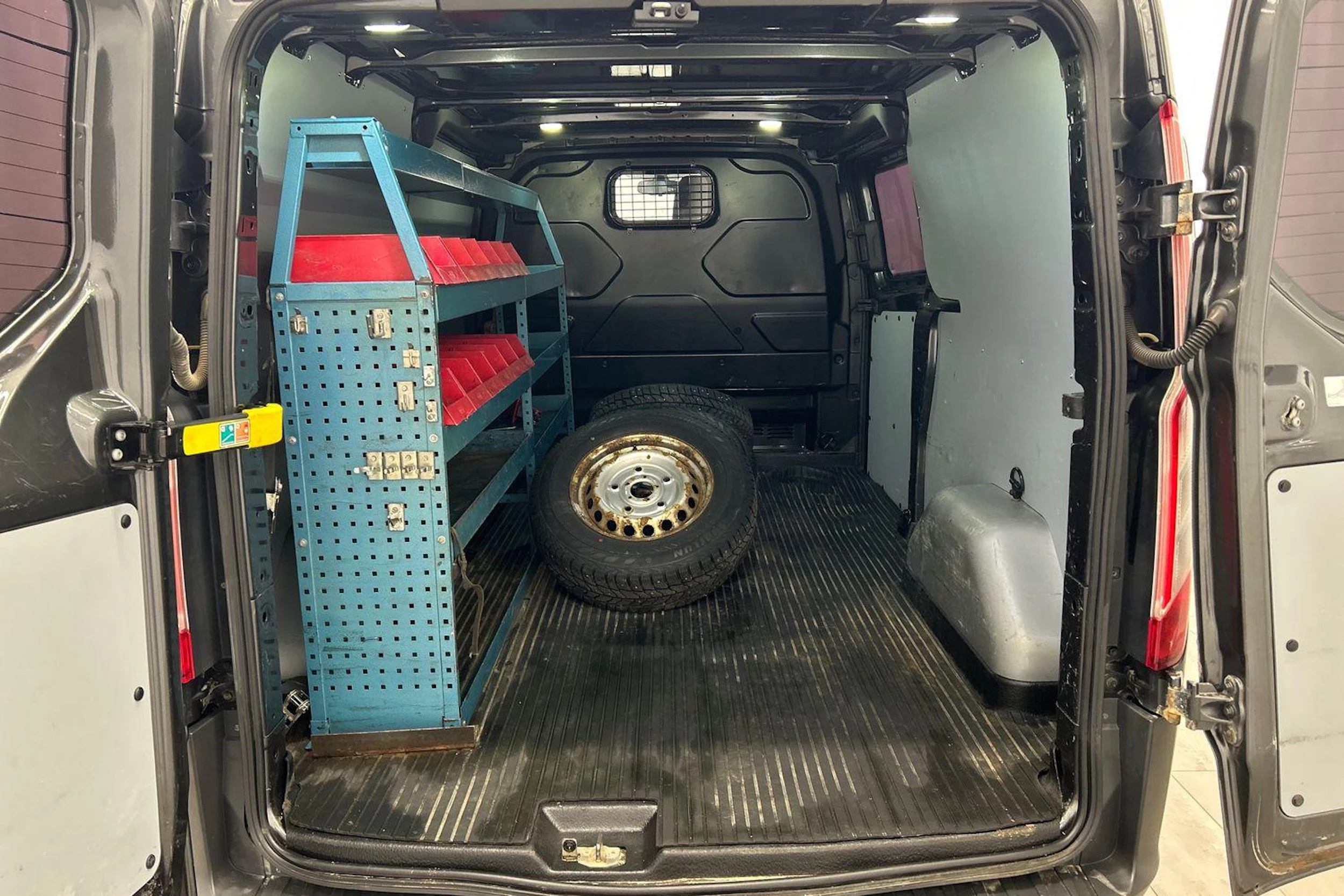 harmaa Ford Transit Custom 2016 kuva 8.