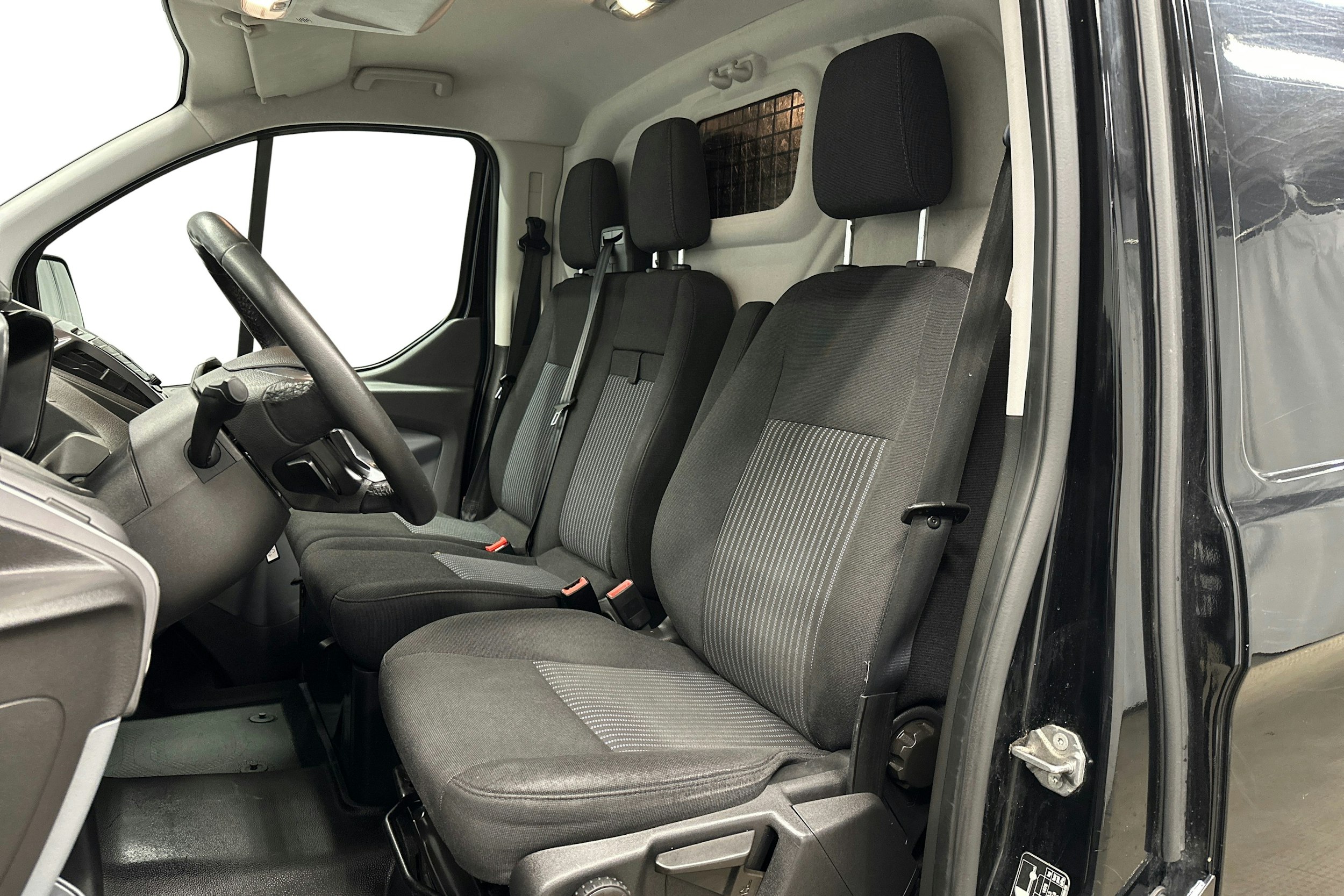 musta Ford Transit Custom 2016 kuva 8.