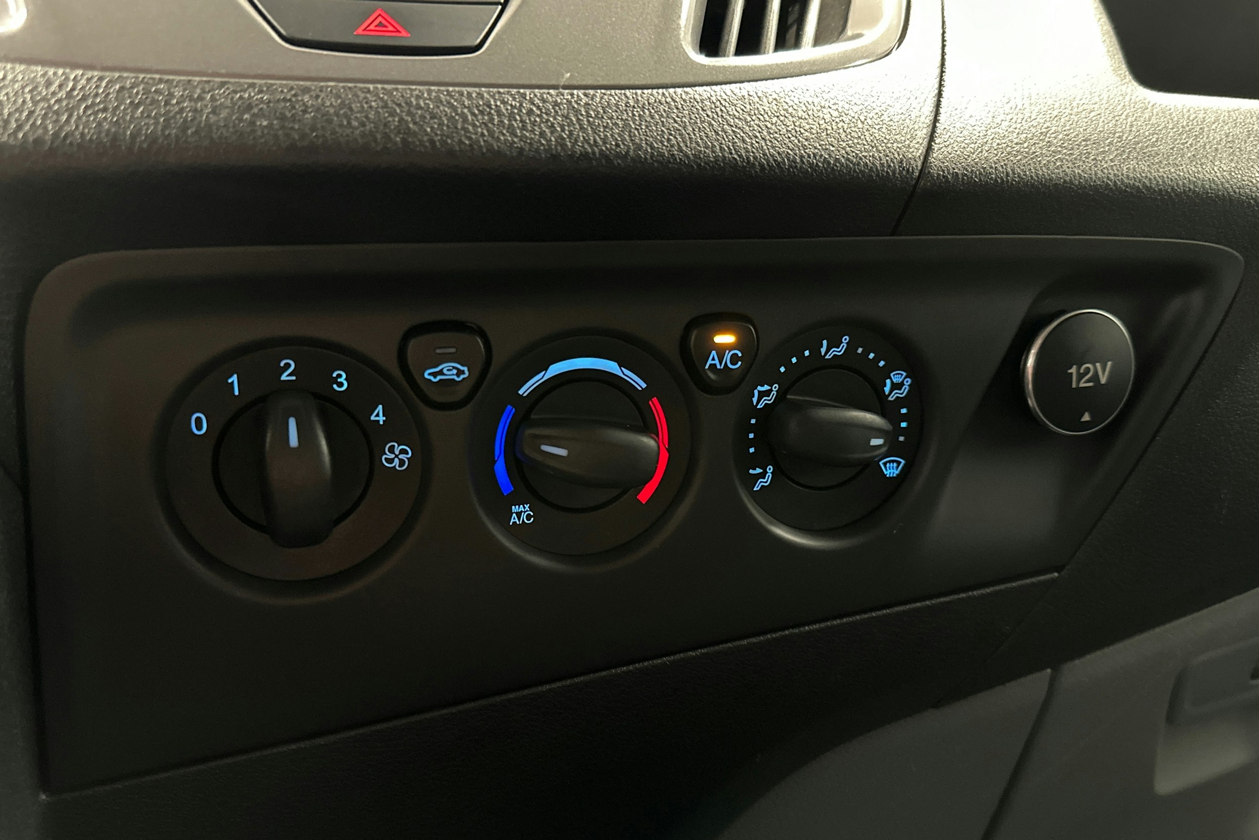 musta Ford Transit Custom 2016 kuva 14.