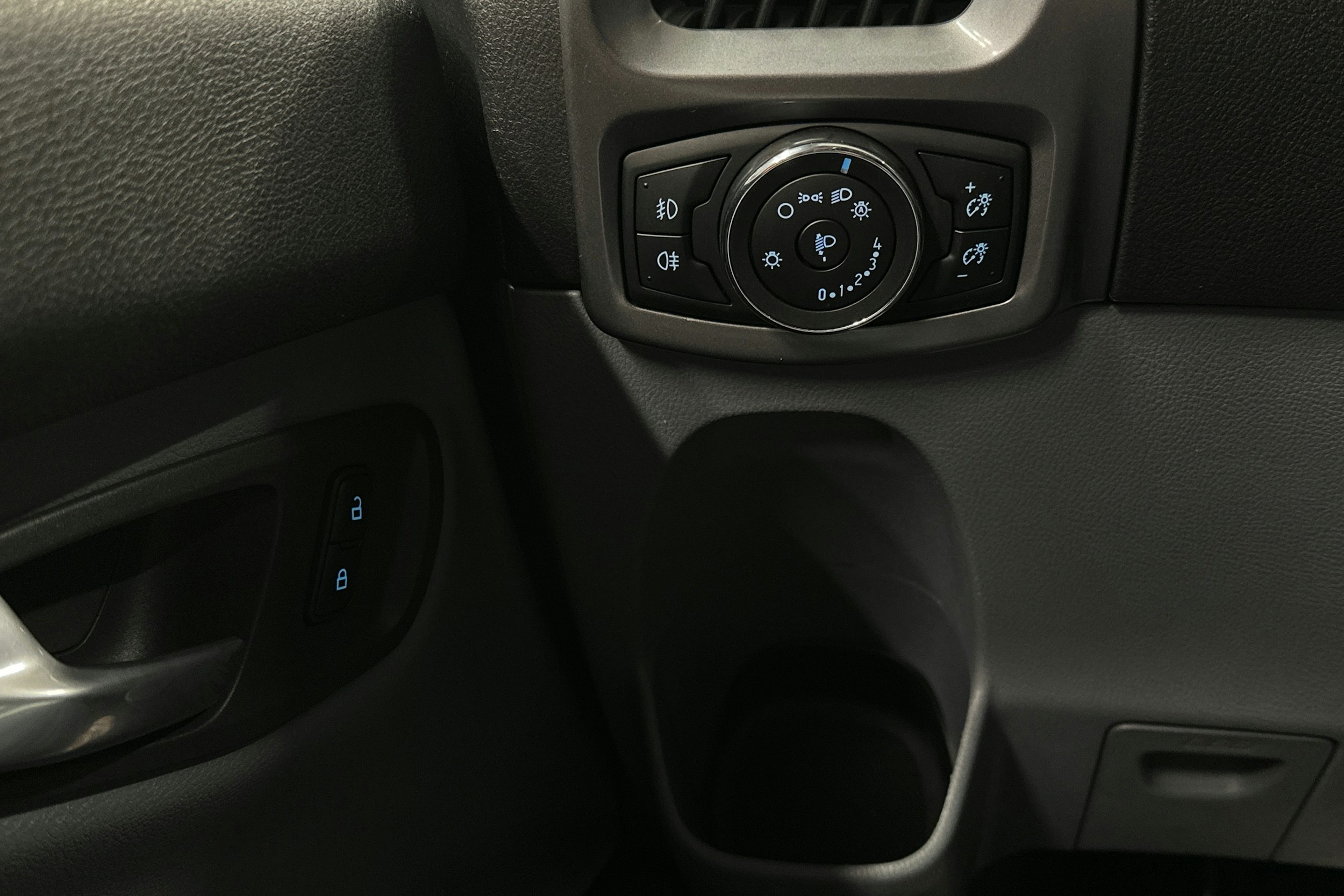musta Ford Transit Custom 2016 kuva 18.