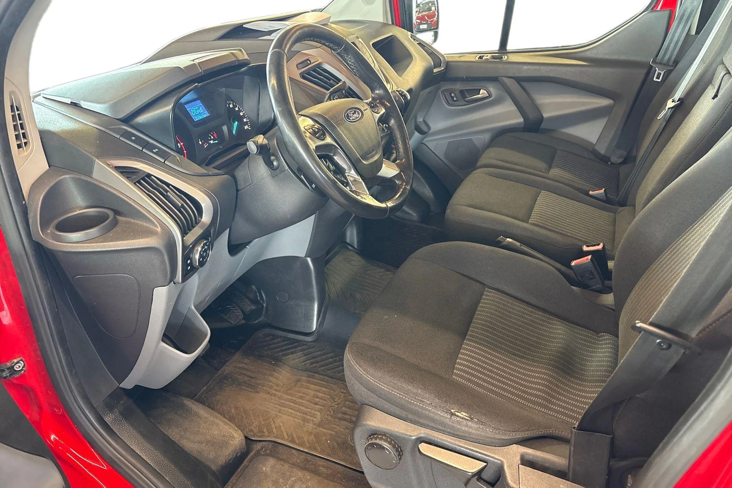 punainen Ford Transit Custom 2016 kuva 3.