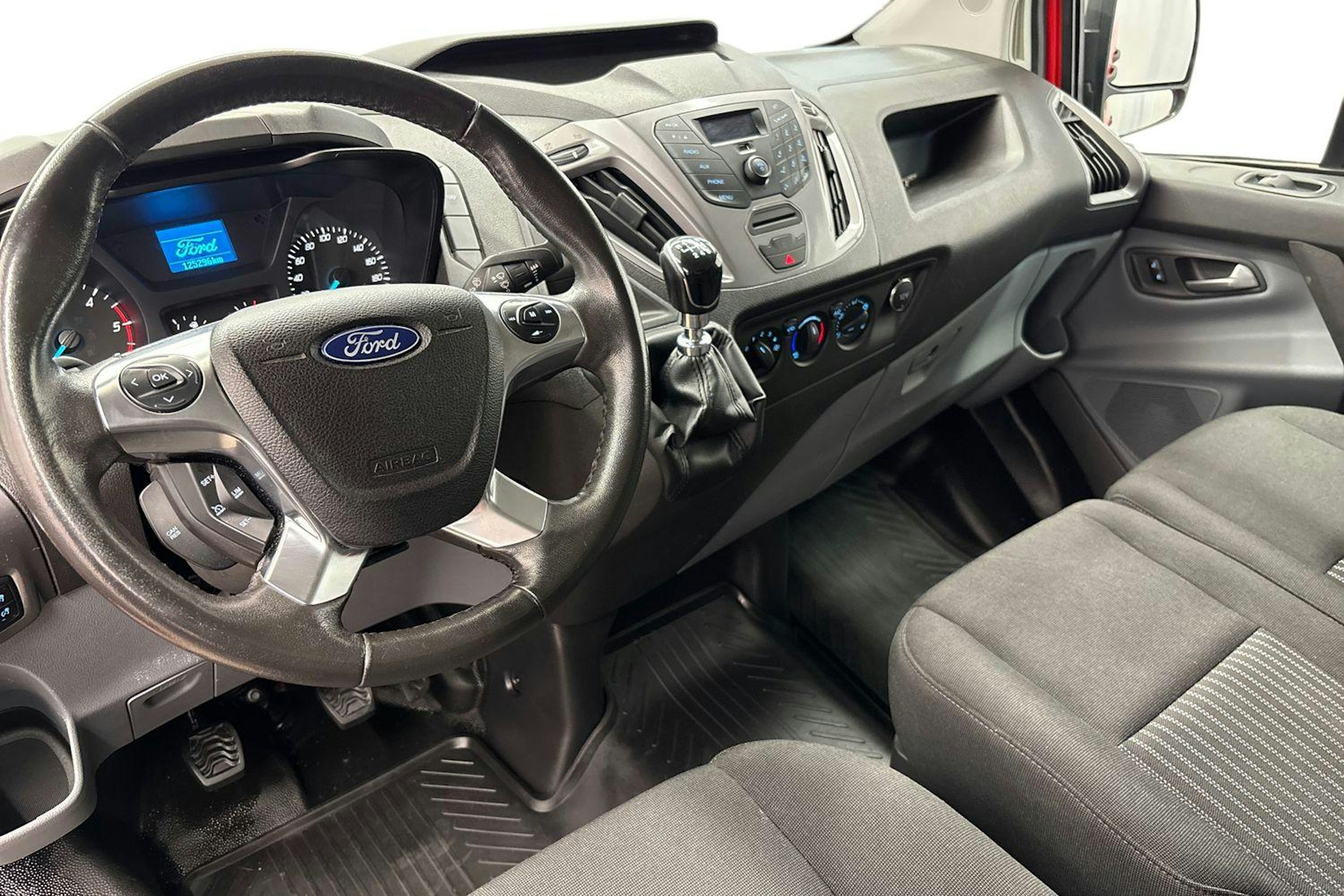 Punainen Ford Transit Custom 2016 kuva 9.