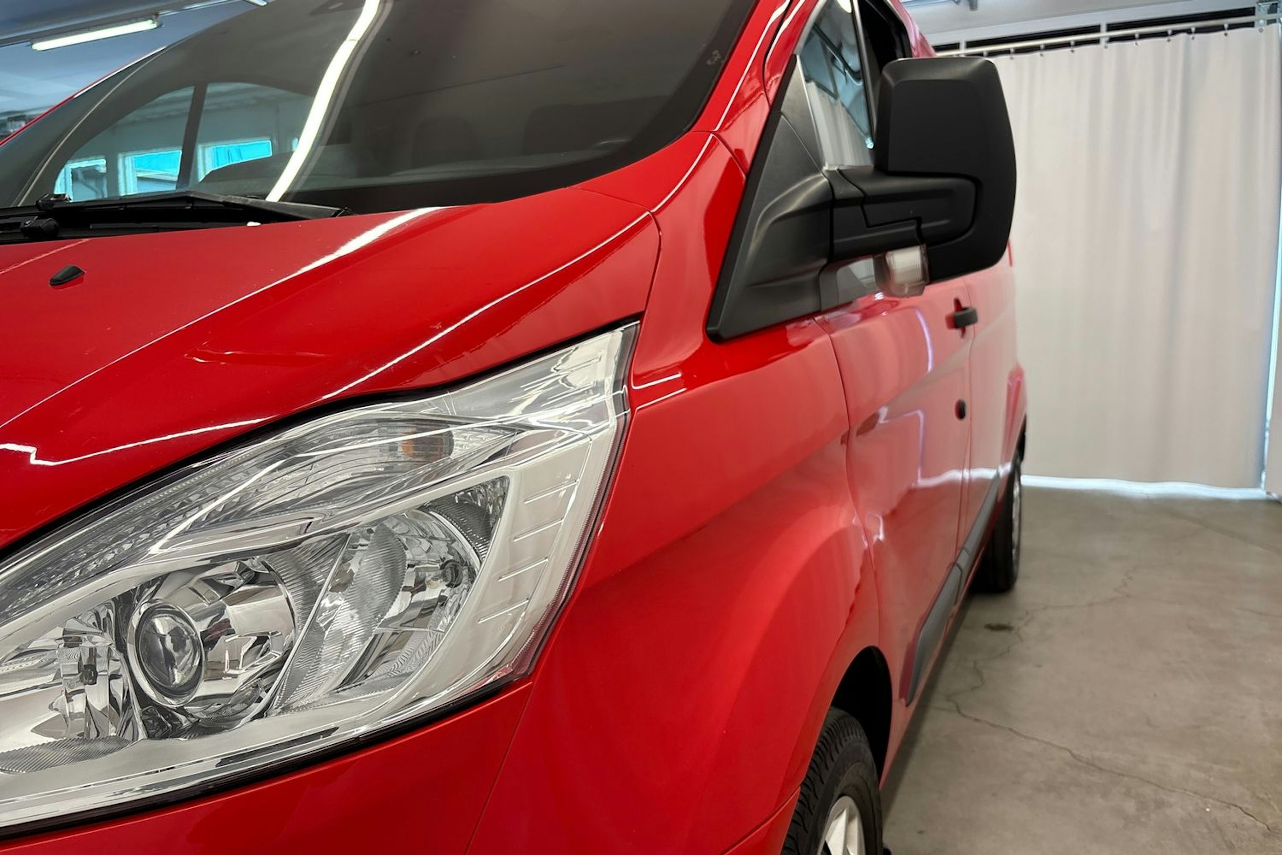 Punainen Ford Transit Custom 2016 kuva 25.