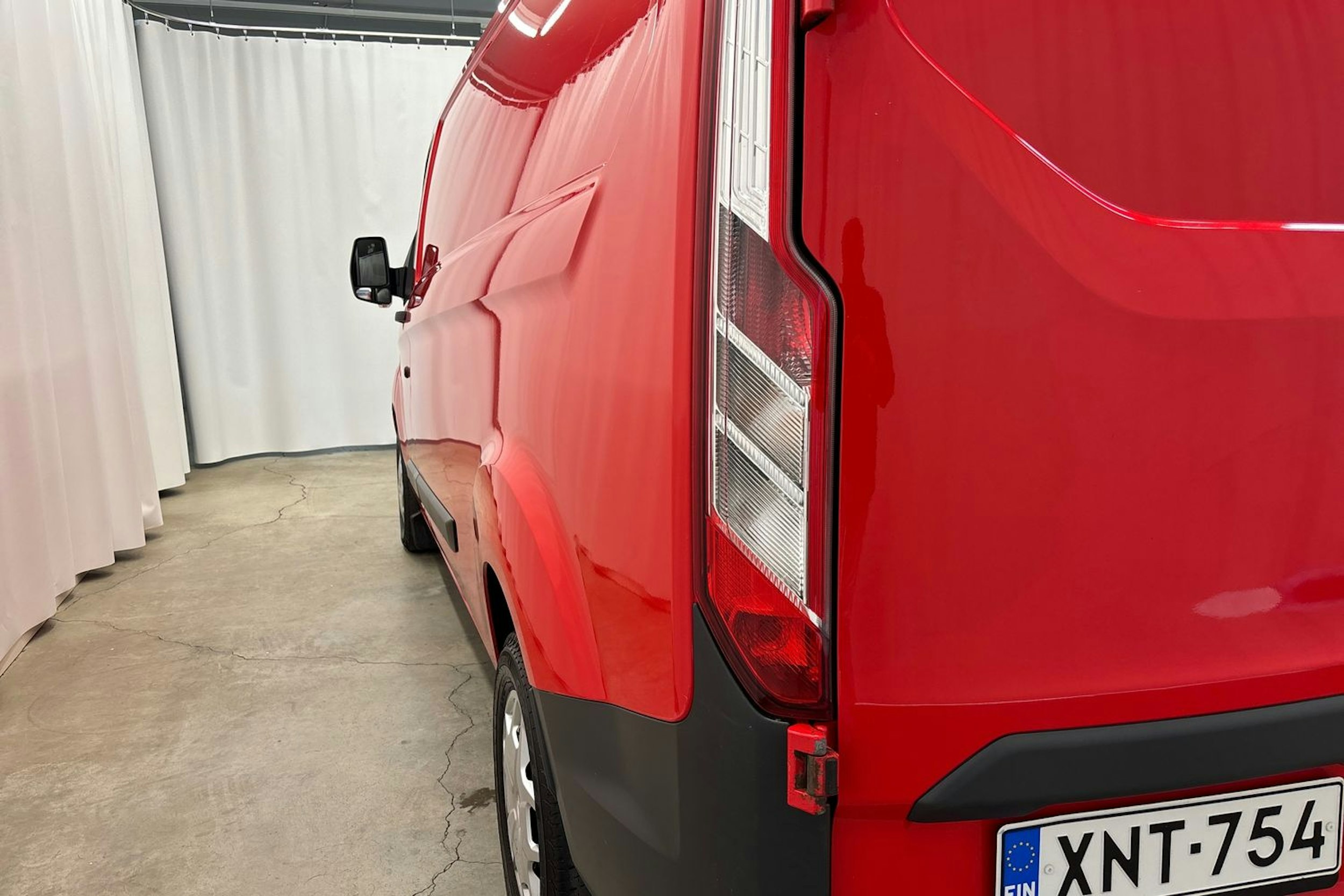 Punainen Ford Transit Custom 2016 kuva 26.