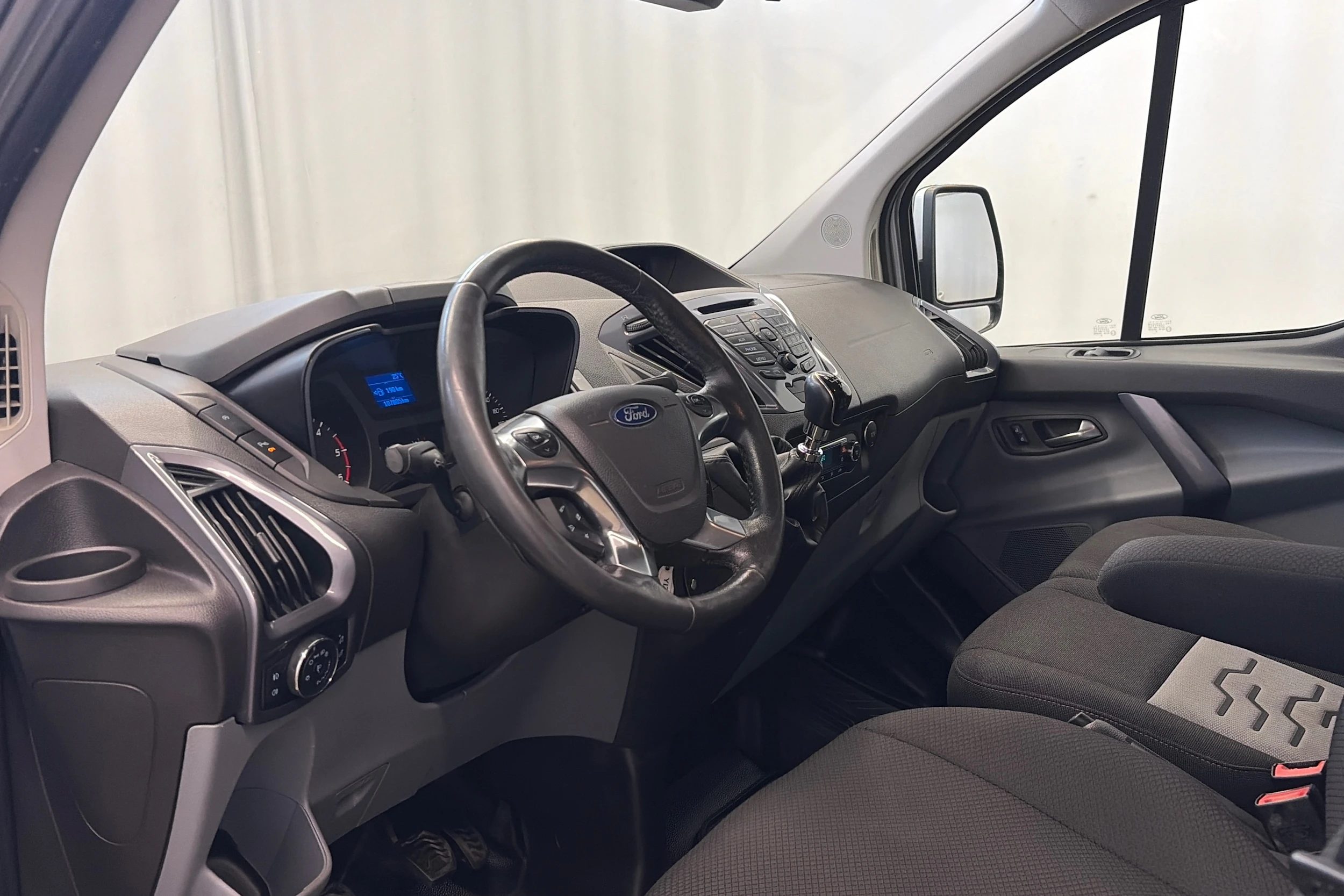 harmaa Ford Transit Custom 2016 kuva 6.