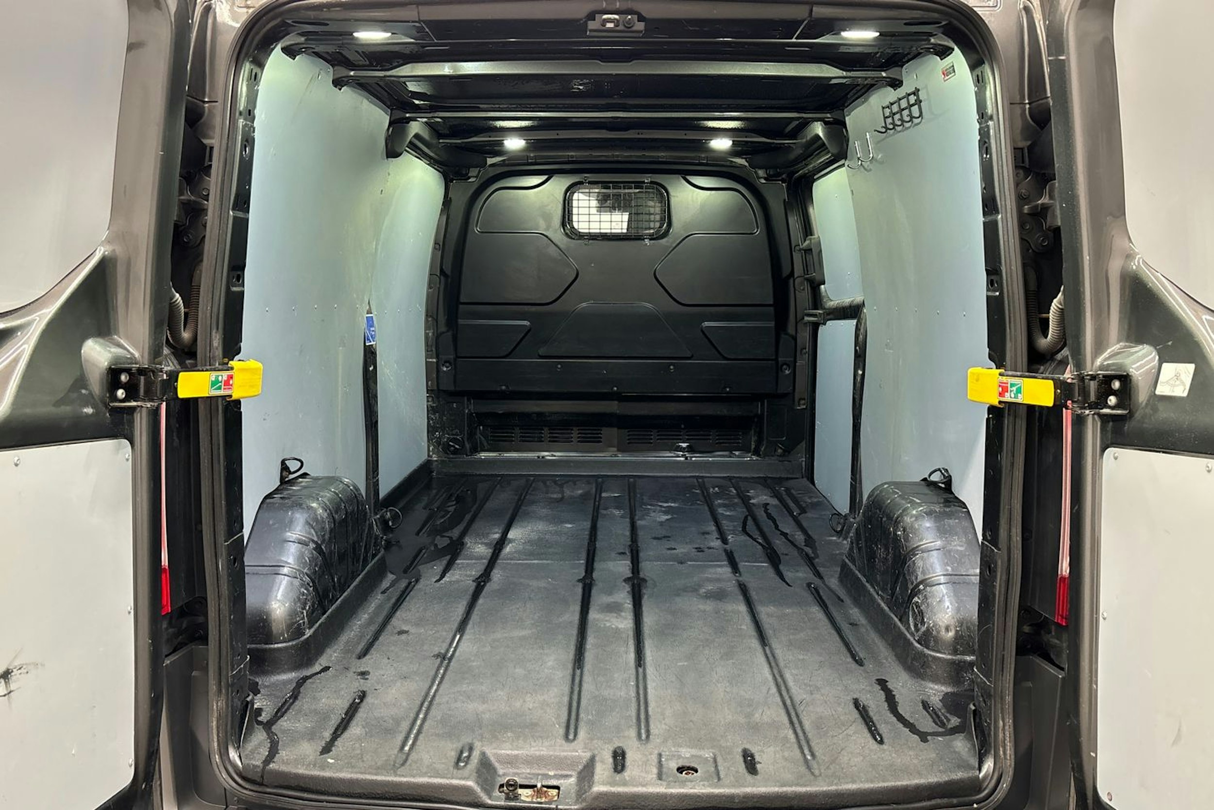 harmaa Ford Transit Custom 2017 kuva 15.