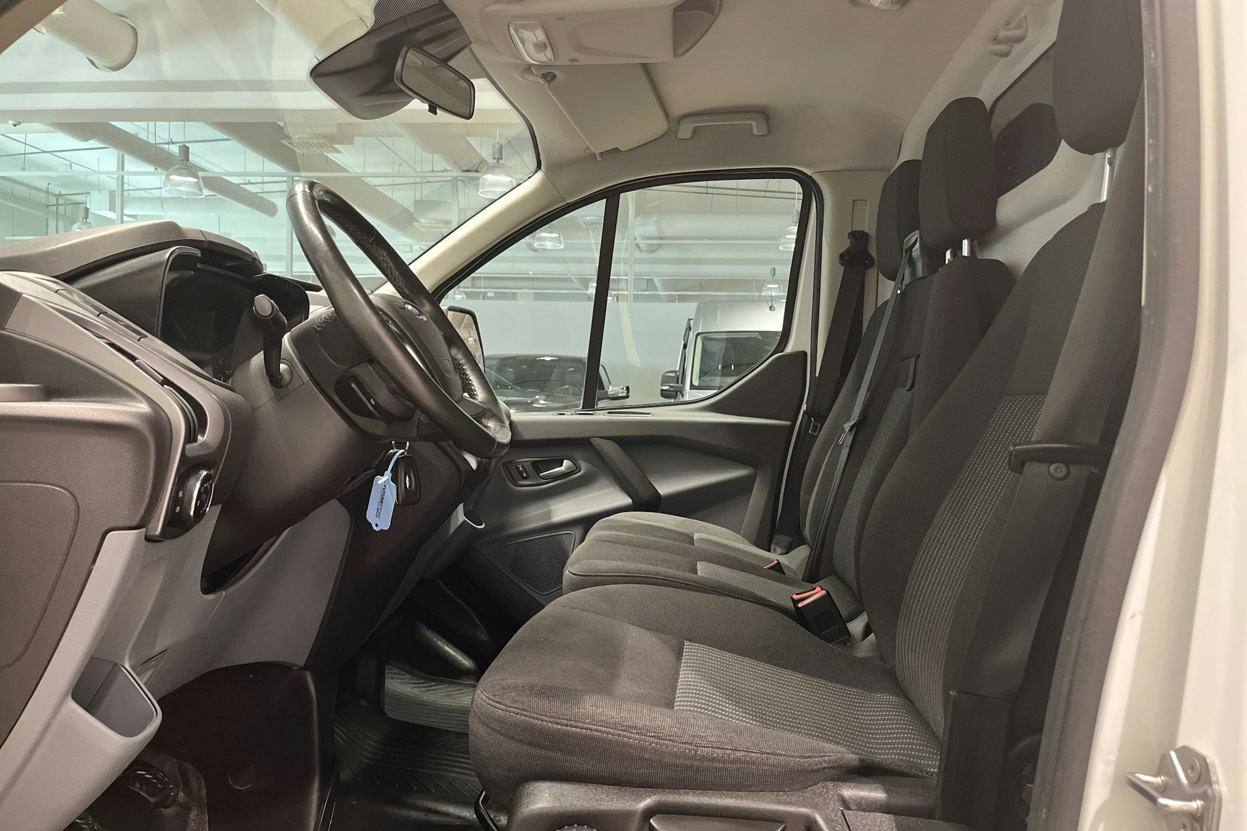 Valkoinen Ford Transit Custom 2017 kuva 8.