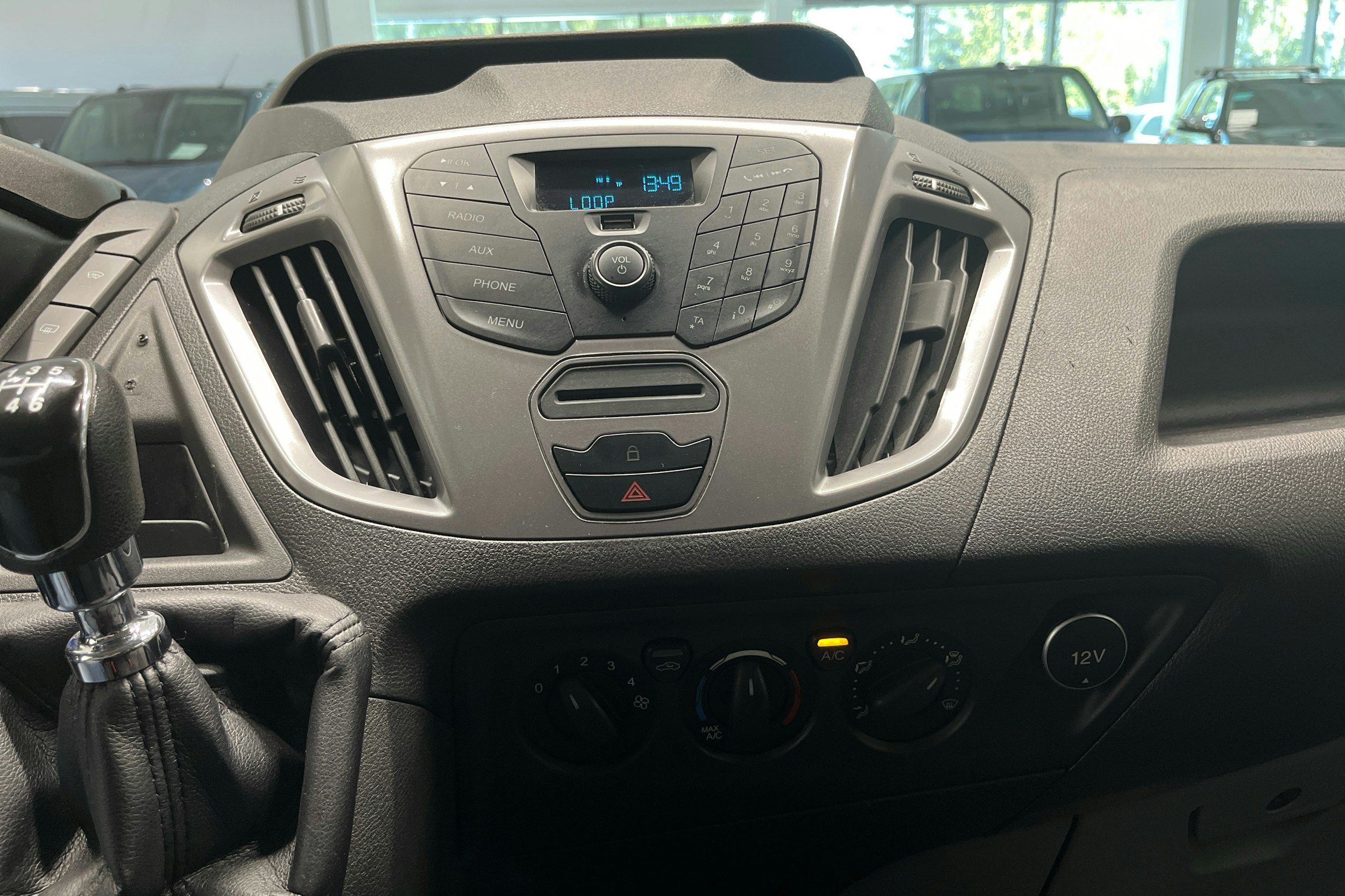 Valkoinen Ford Transit Custom 2017 kuva 13.