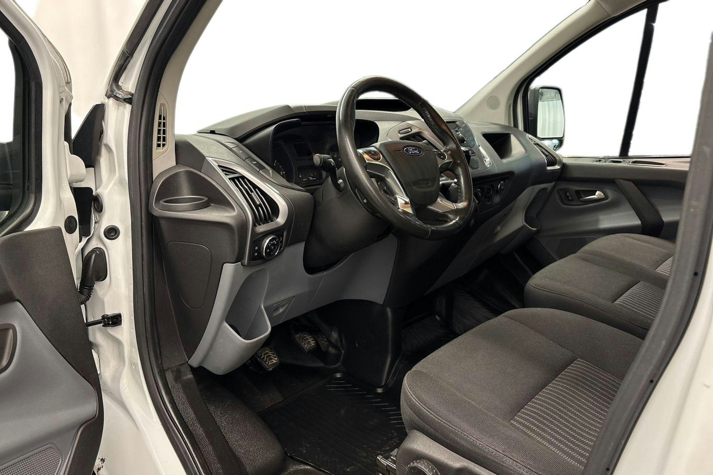 valkoinen Ford Transit Custom 2017 kuva 7.